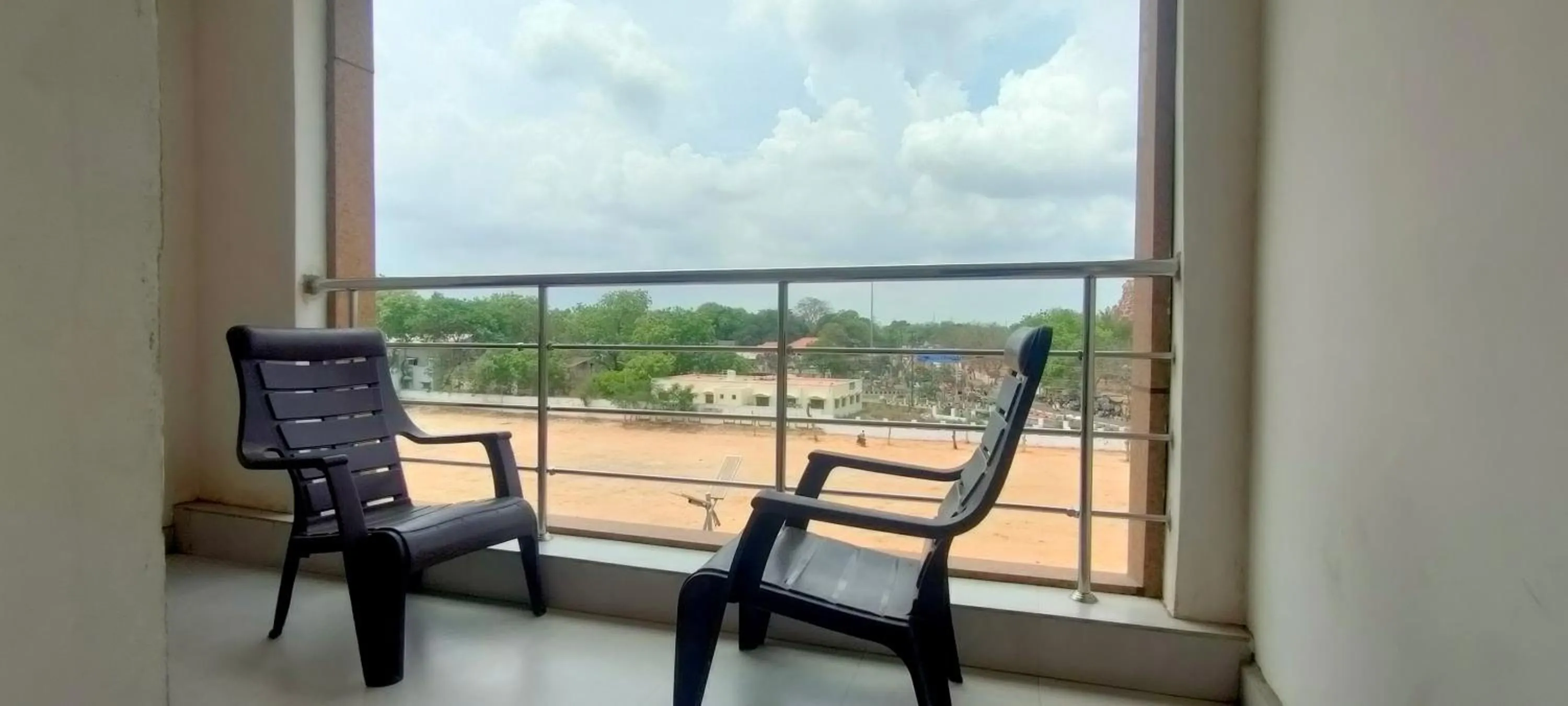 Srirathna Temple View Inn