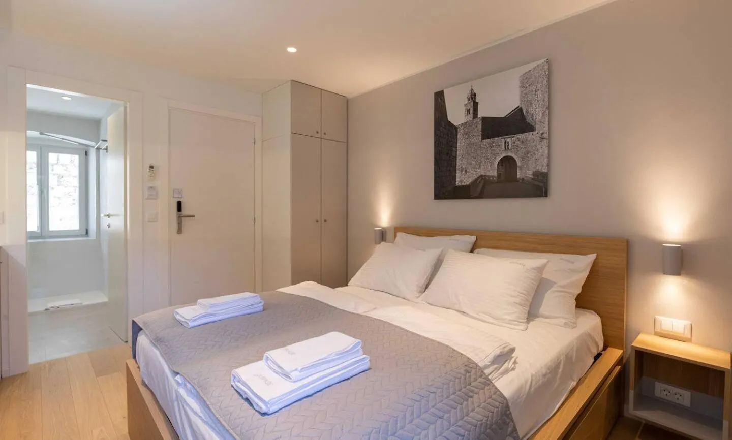 Bed in Old Town Apartments u nikse