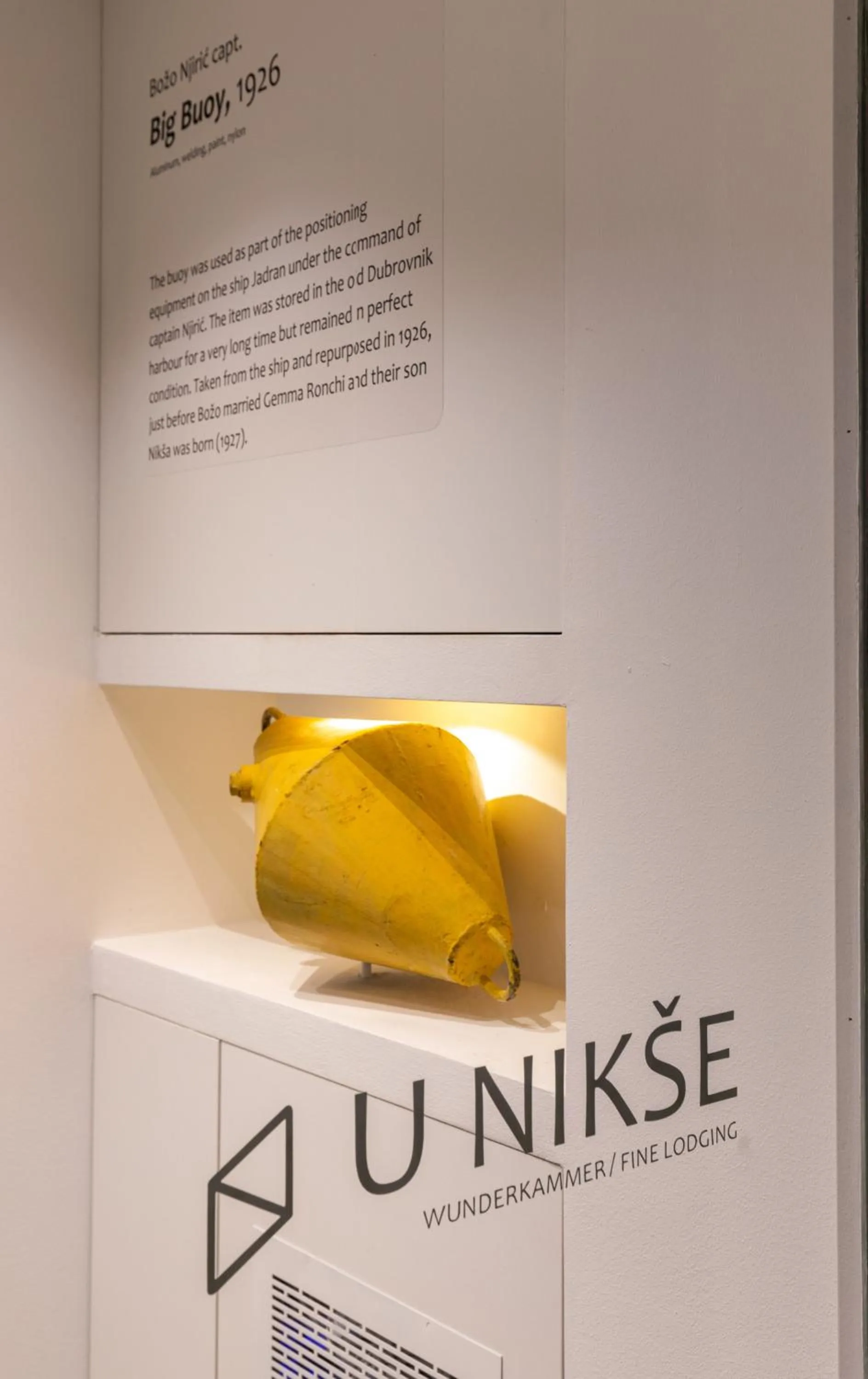 Logo/Certificate/Sign in Old Town Apartments u nikse