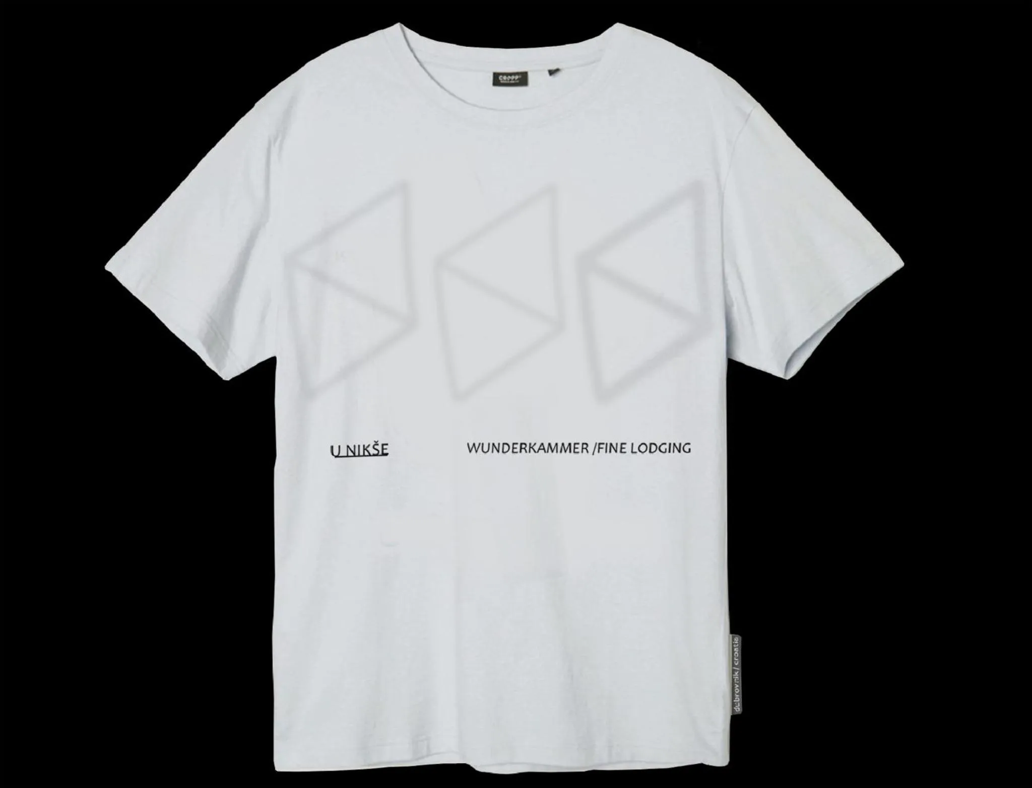 Text overlay in Old Town Apartments u nikse