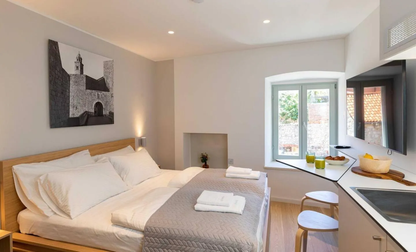 Bedroom, Bed in Old Town Apartments u nikse