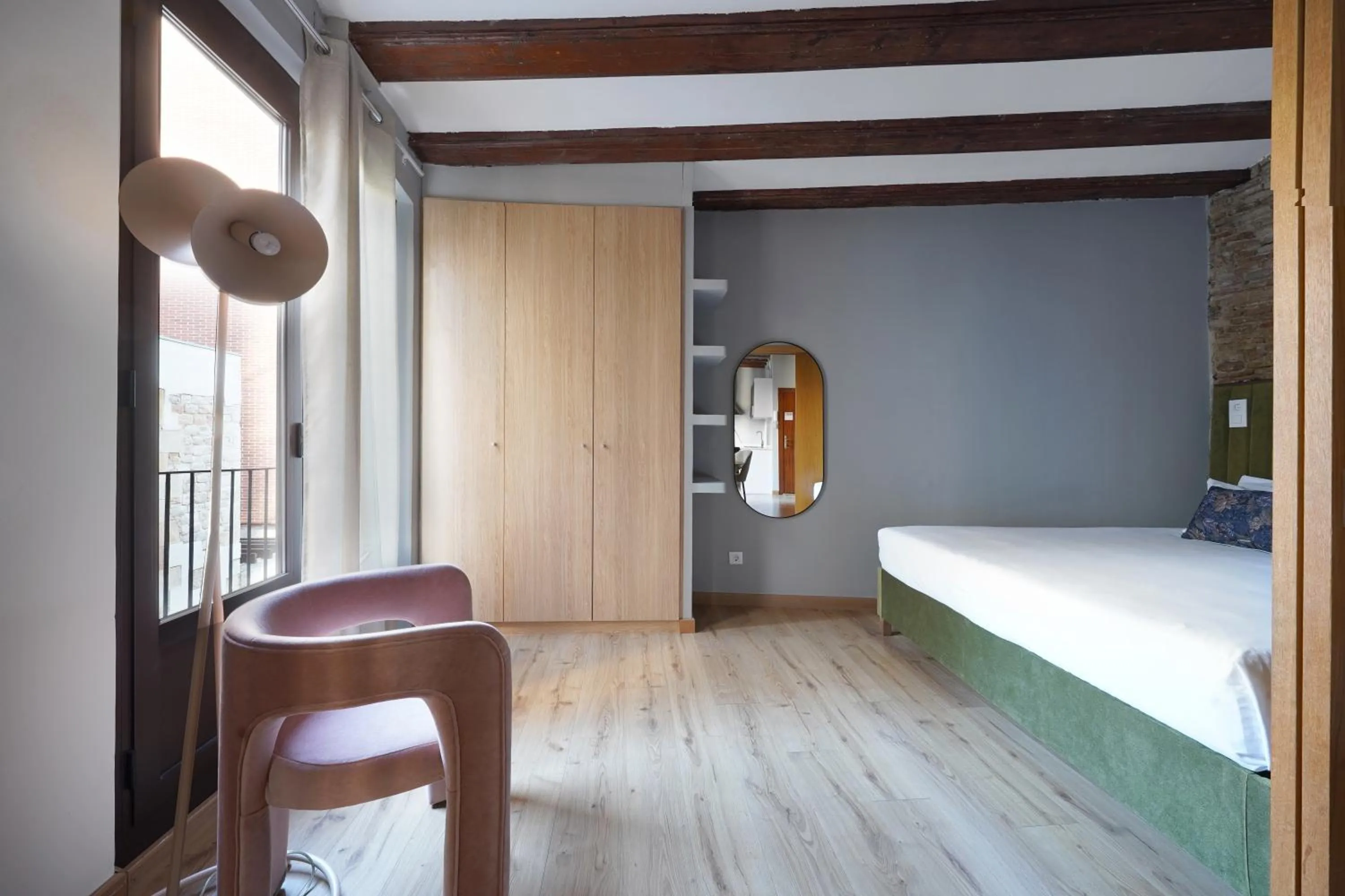 Photo of the whole room, Bed in Numa Barcelona Lustre