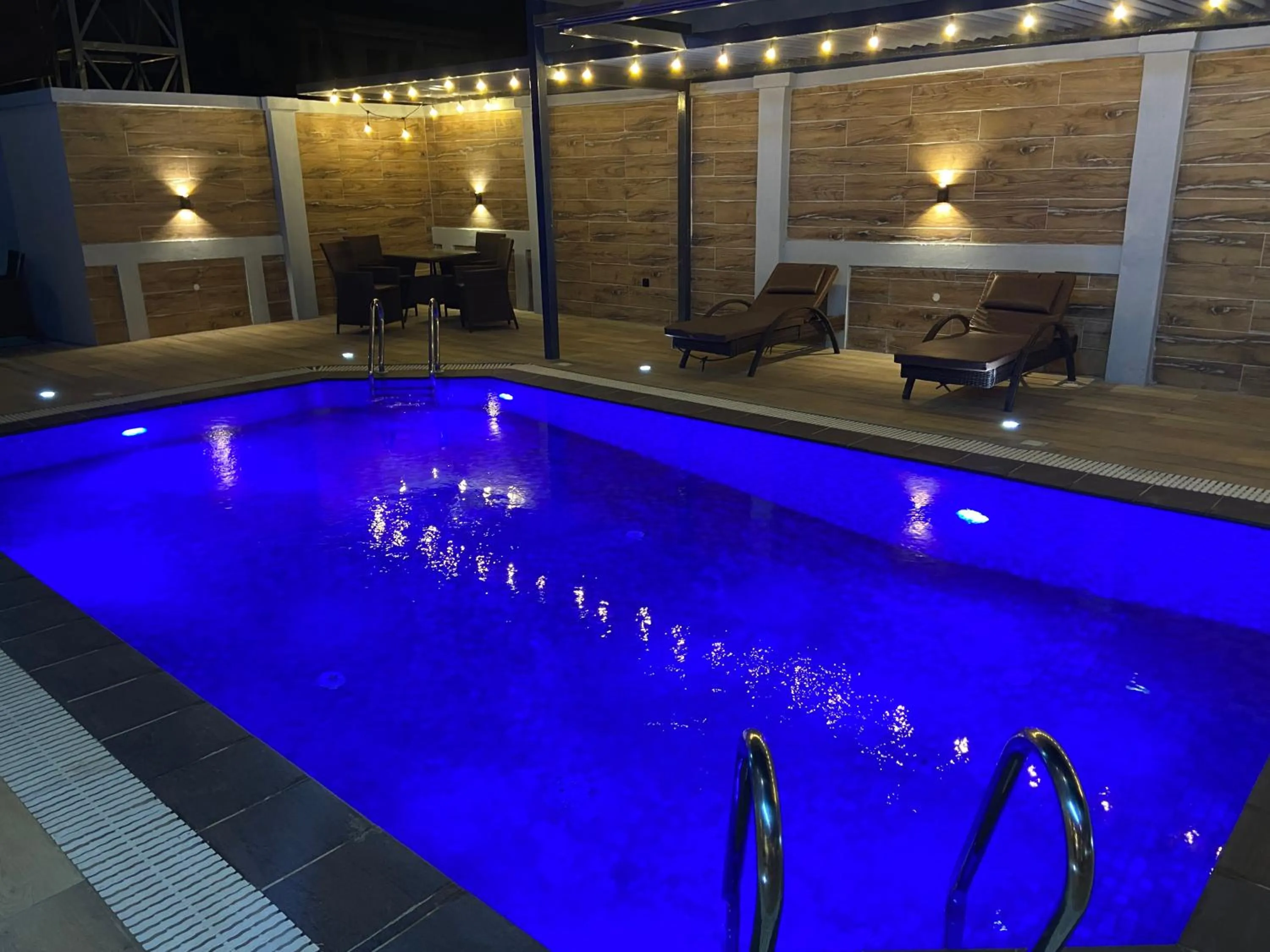 Pool view in Ivy Hotel Emerald