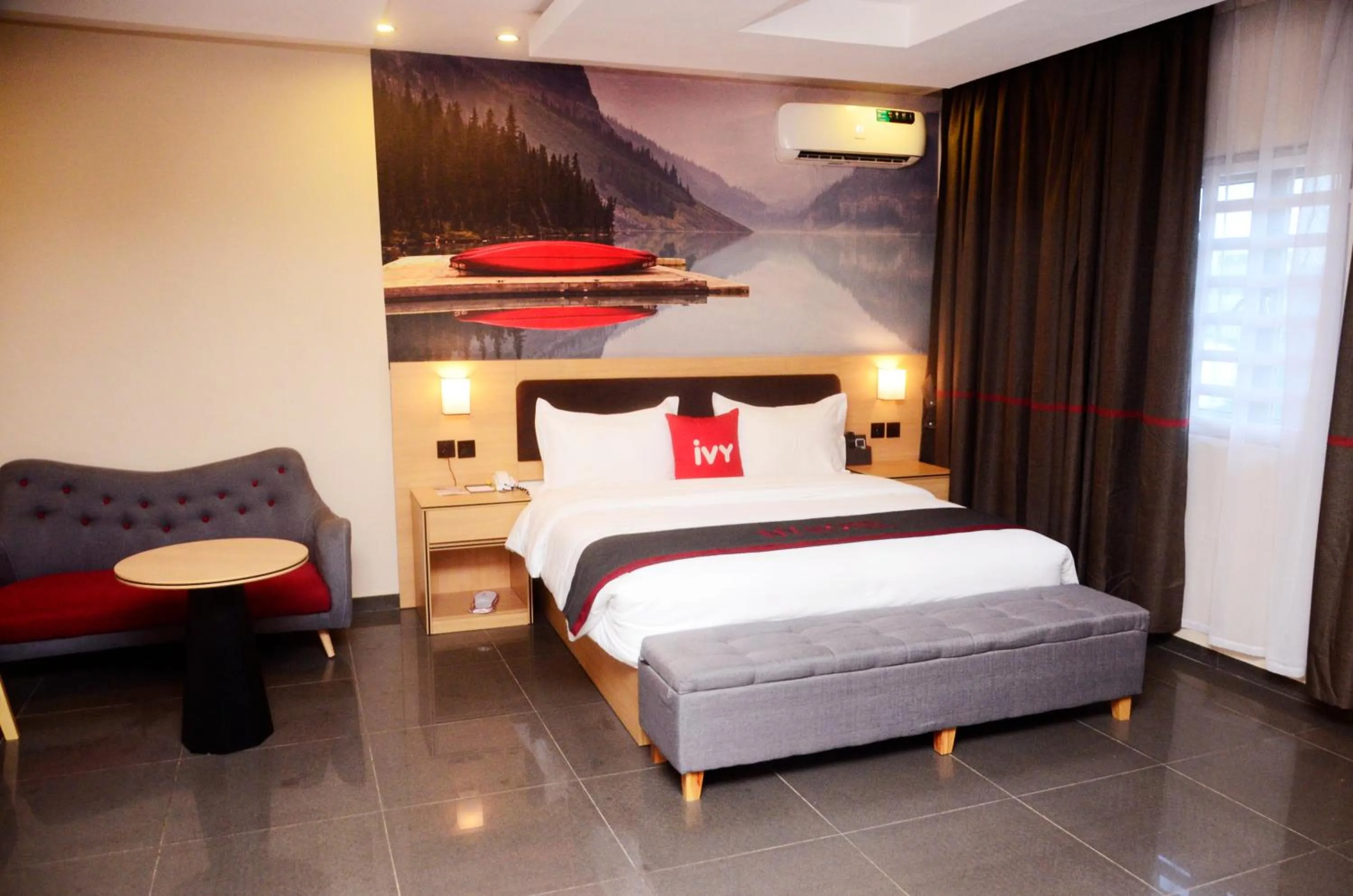 Photo of the whole room, Bed in Ivy Hotel Emerald