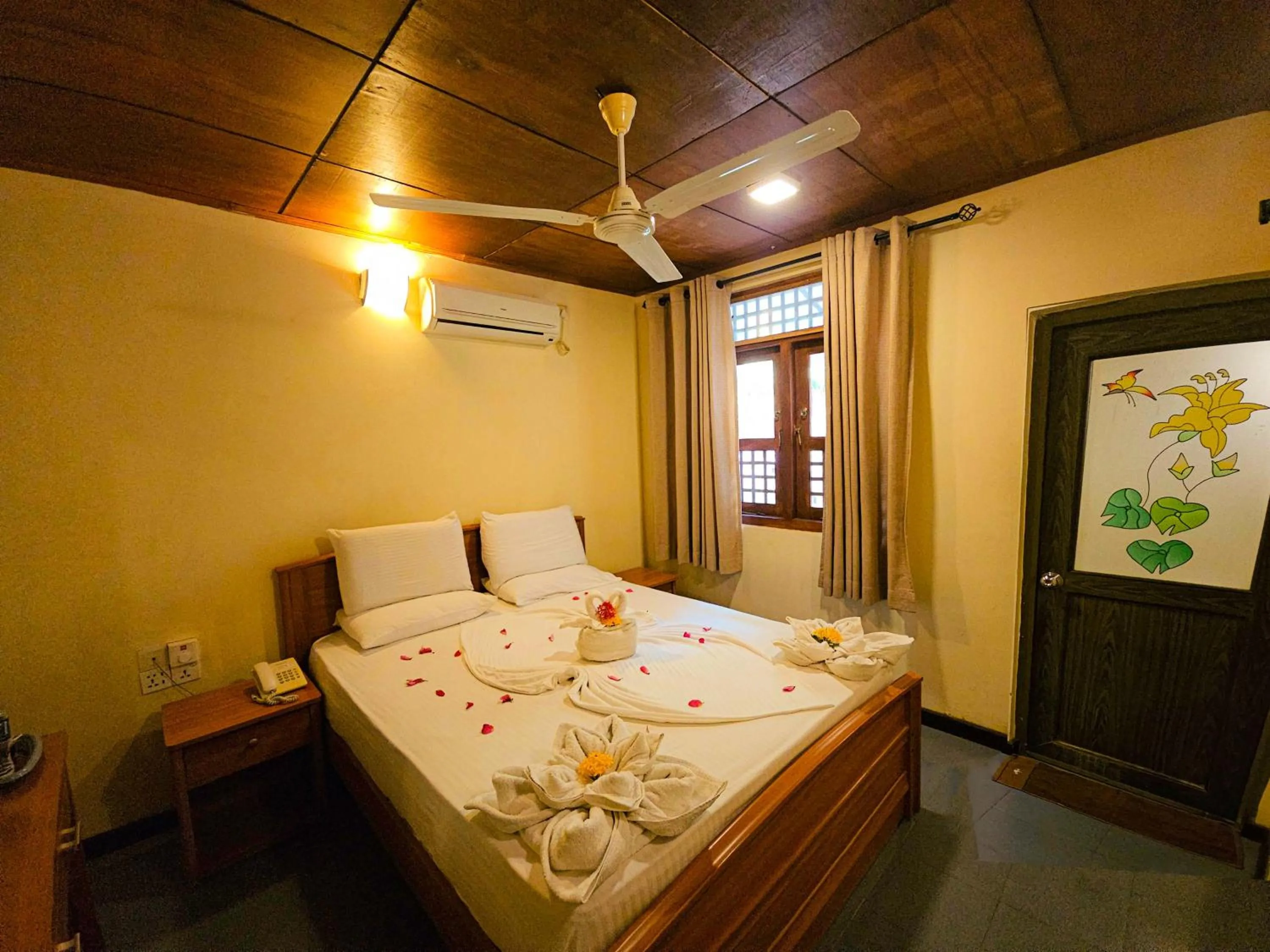 Bedroom, Bed in Gamodh Citadel Resort