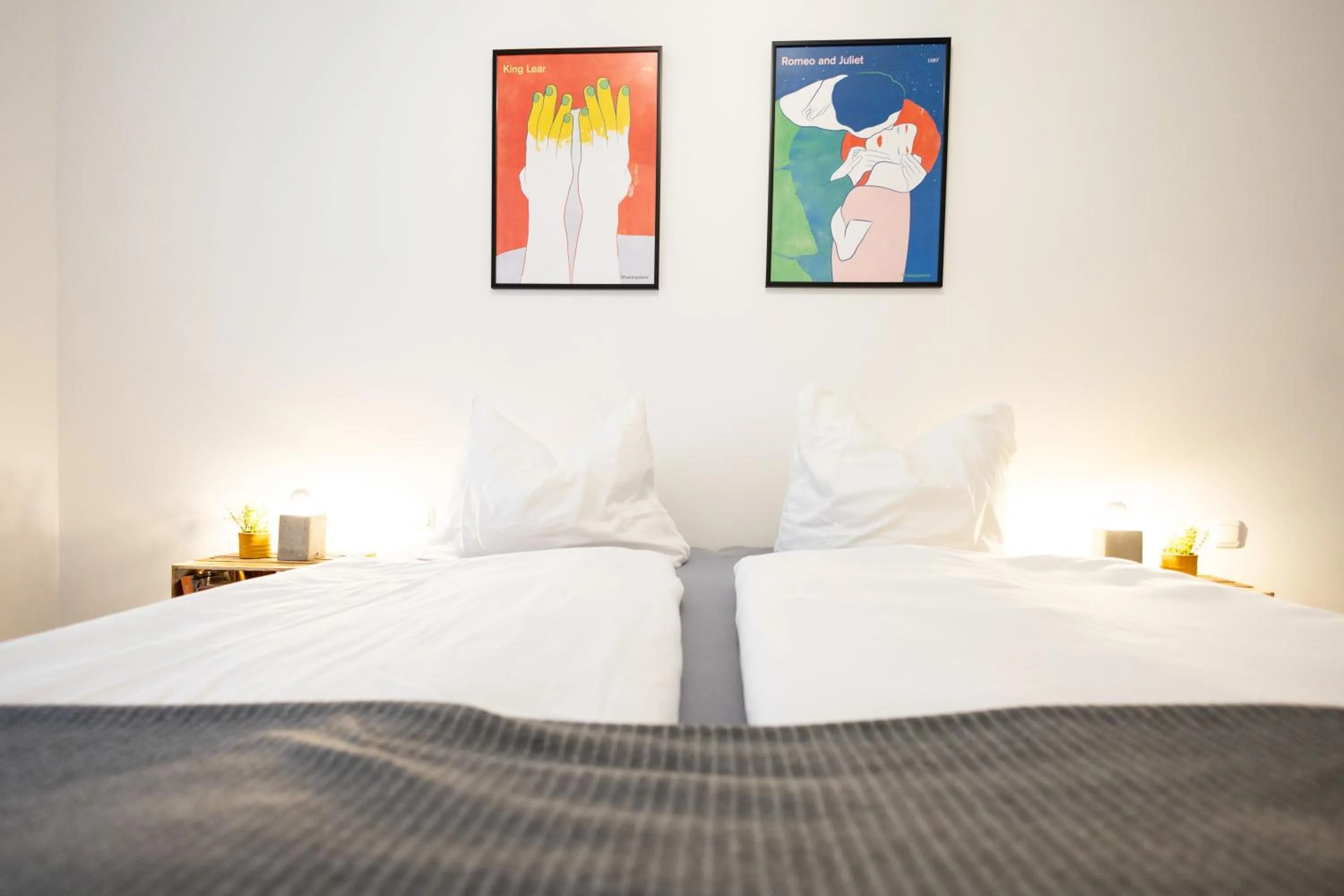 Bed in Apartments am Neuen Theater - Altstadt - Zentral - Küche - Wifi - Powered by Ko-Living