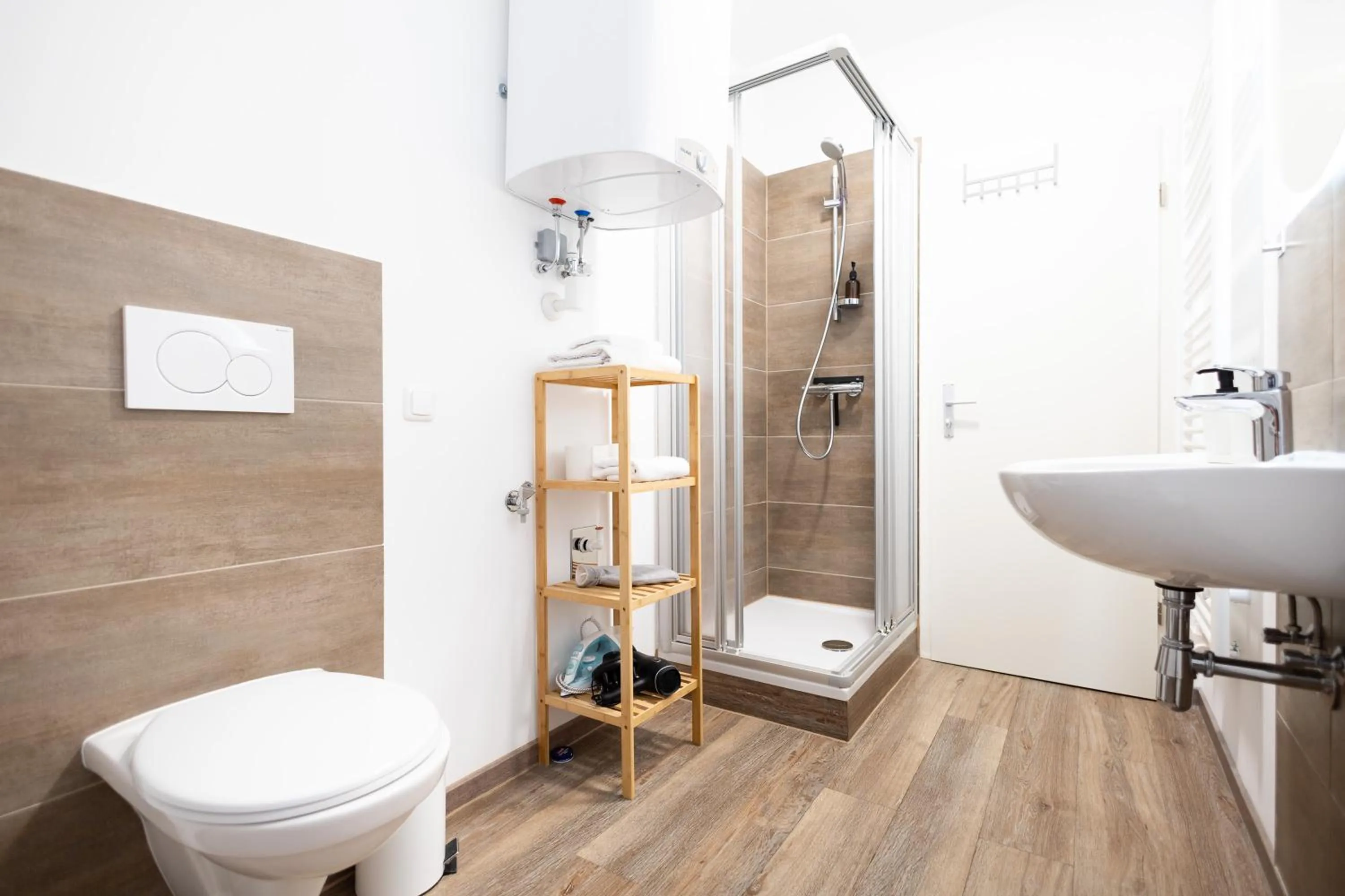 Shower in Apartments am Neuen Theater - Altstadt - Zentral - Küche - Wifi - Powered by Ko-Living