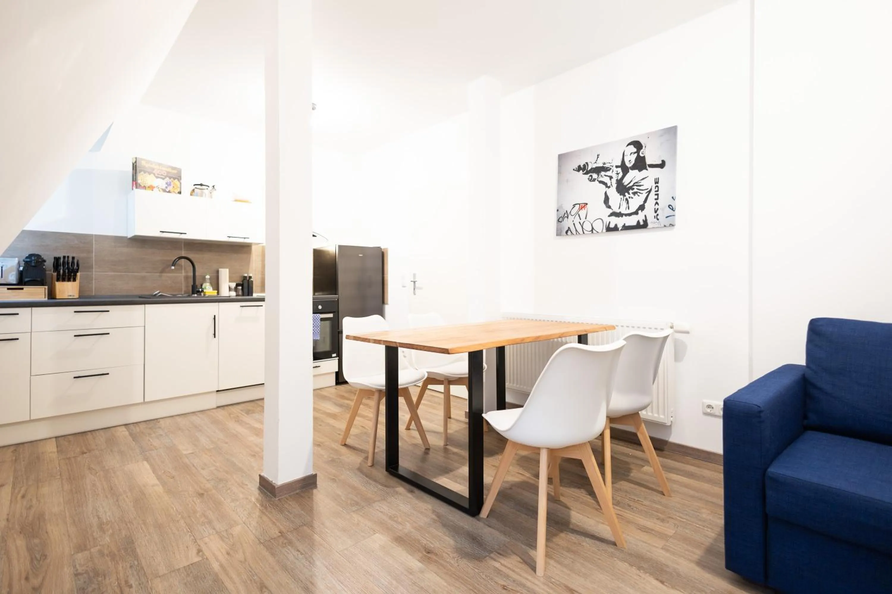 Kitchen or kitchenette in Apartments am Neuen Theater - Altstadt - Zentral - Küche - Wifi - Powered by Ko-Living