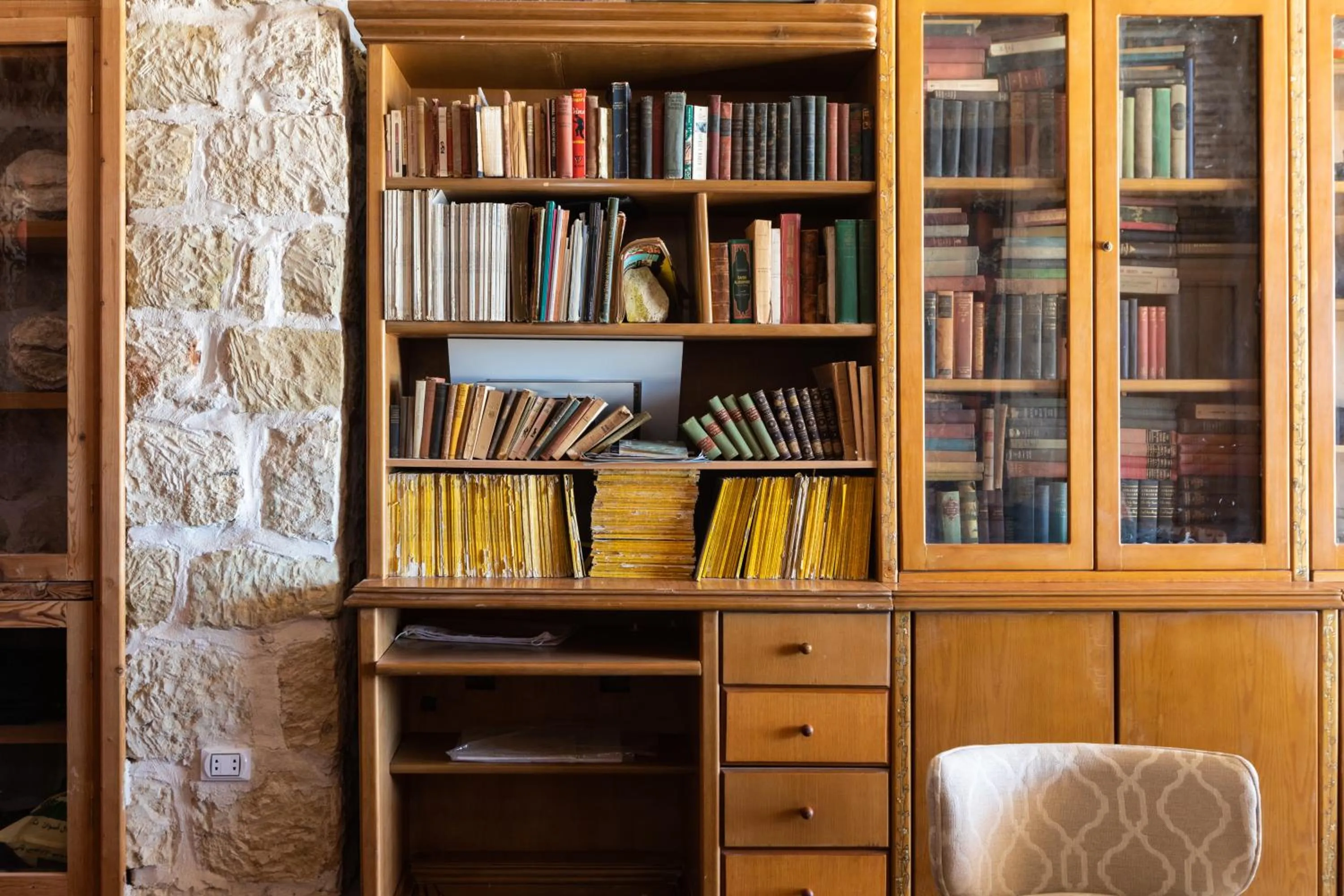 Library in Wadi Sabarah Lodge