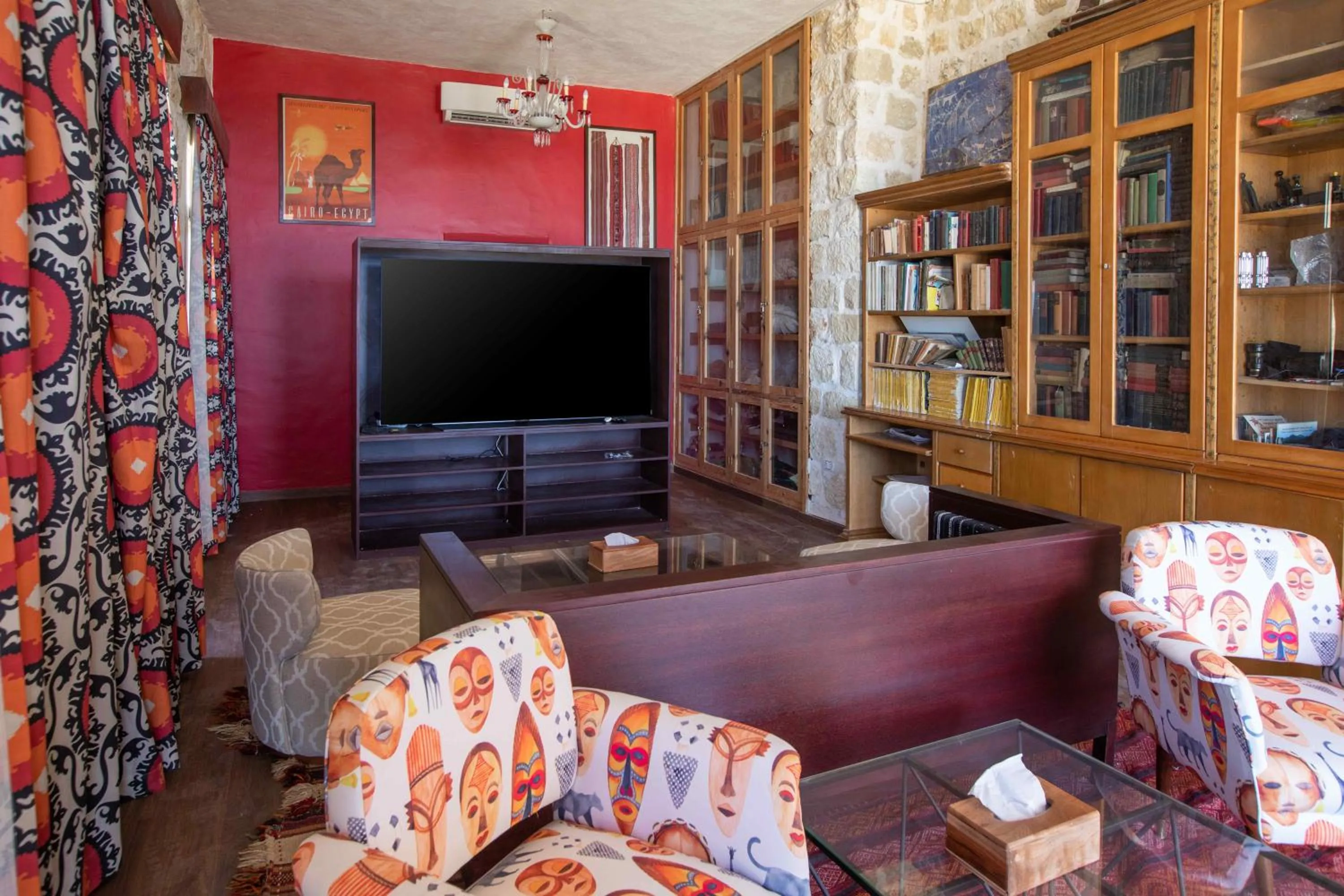 Communal lounge/ TV room in Wadi Sabarah Lodge