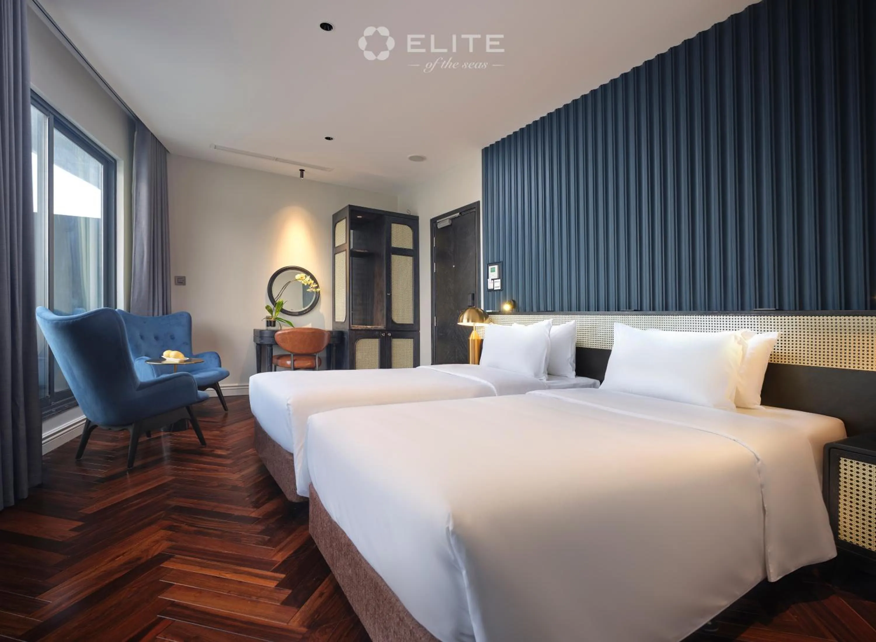 Photo of the whole room, Bed in Elite of the Seas