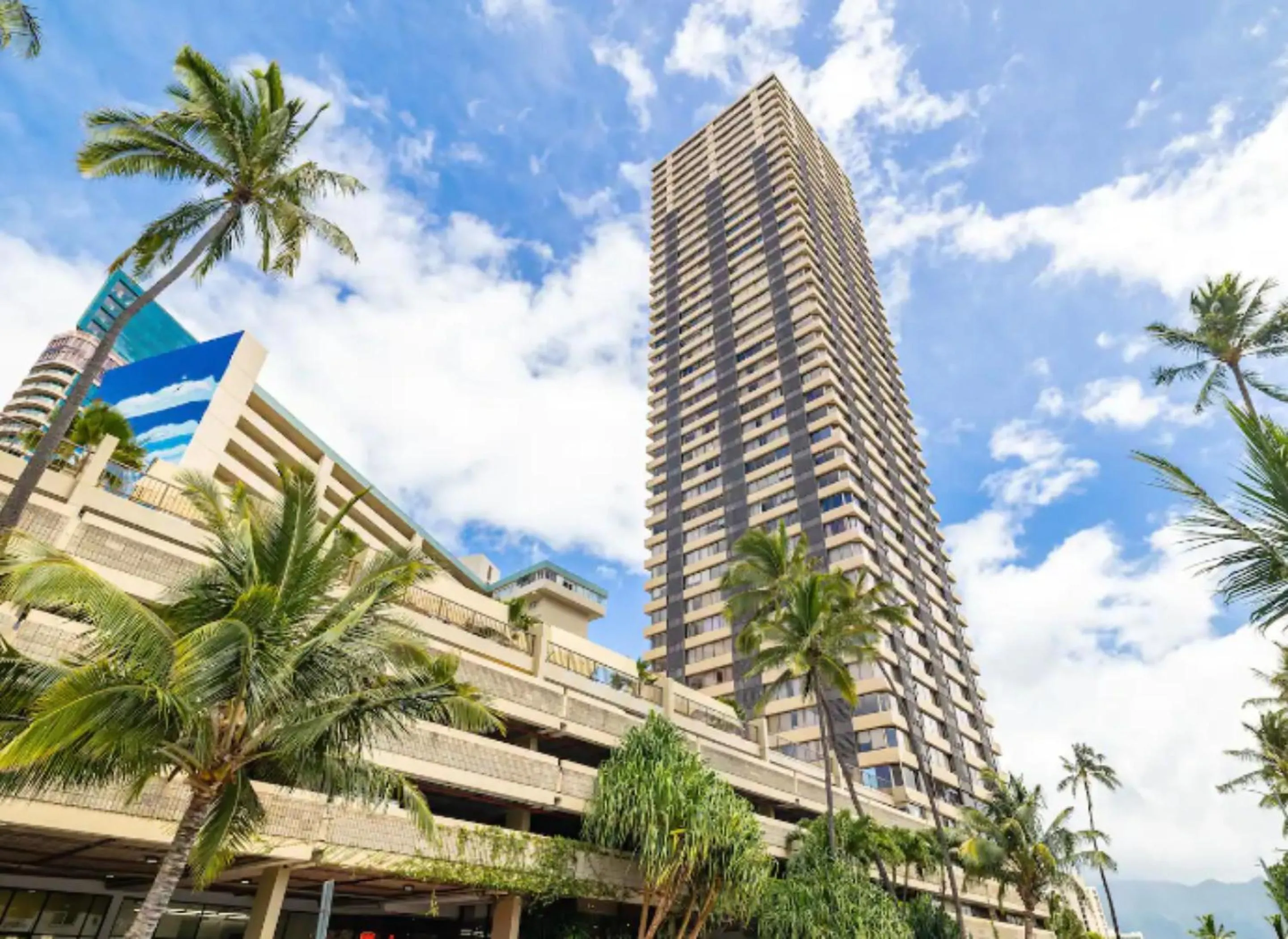 Property building in Vacation Apartments in Honolulu Hawaii