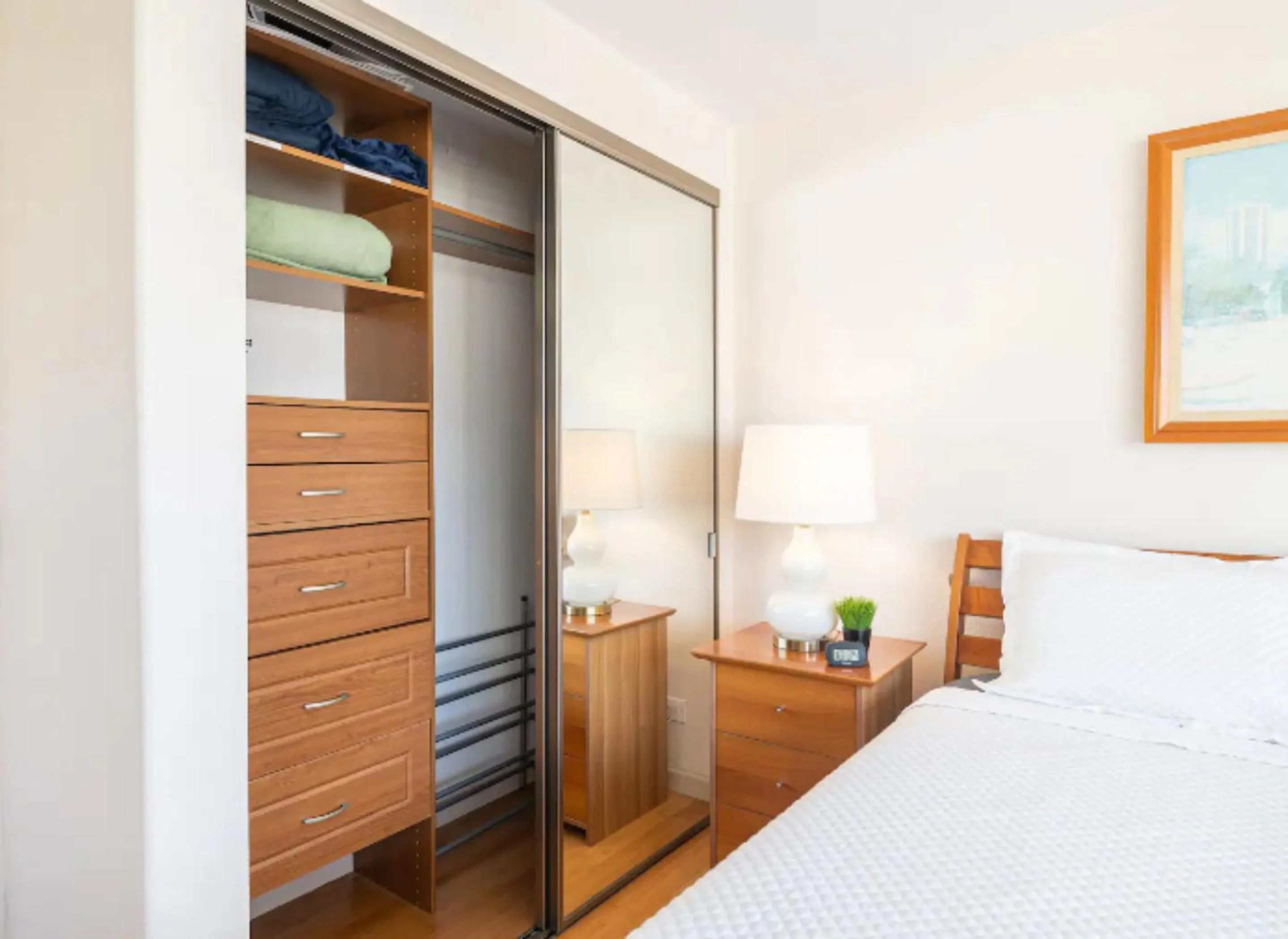 Bed in Vacation Apartments in Honolulu Hawaii