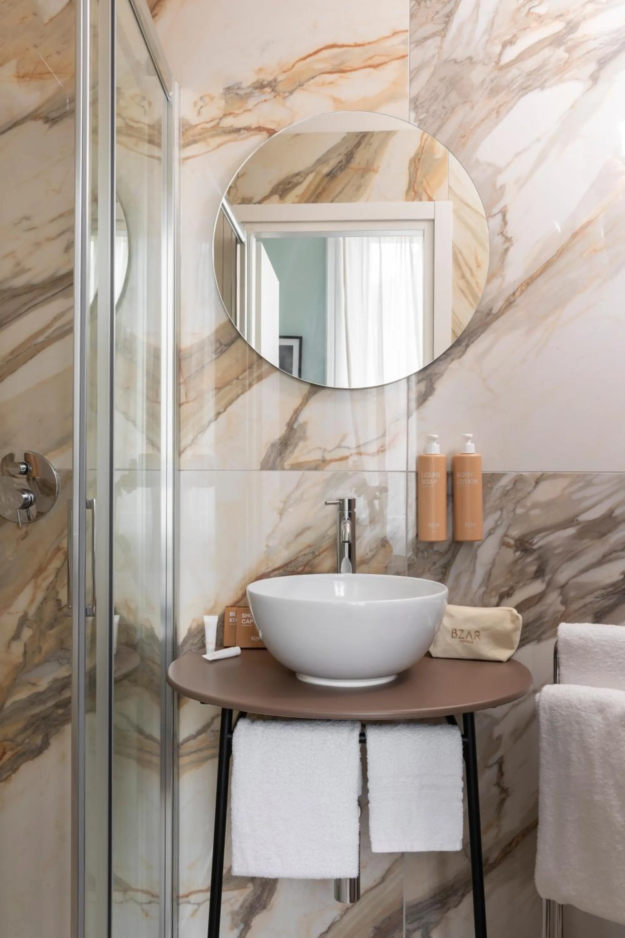 Shower in Hotel Galileo