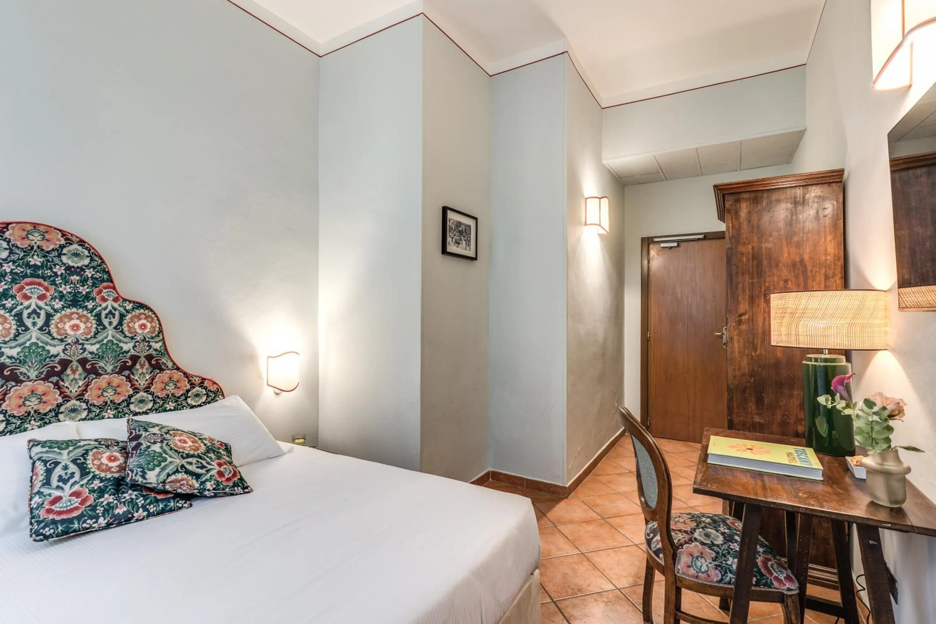 Bed in Hotel Galileo