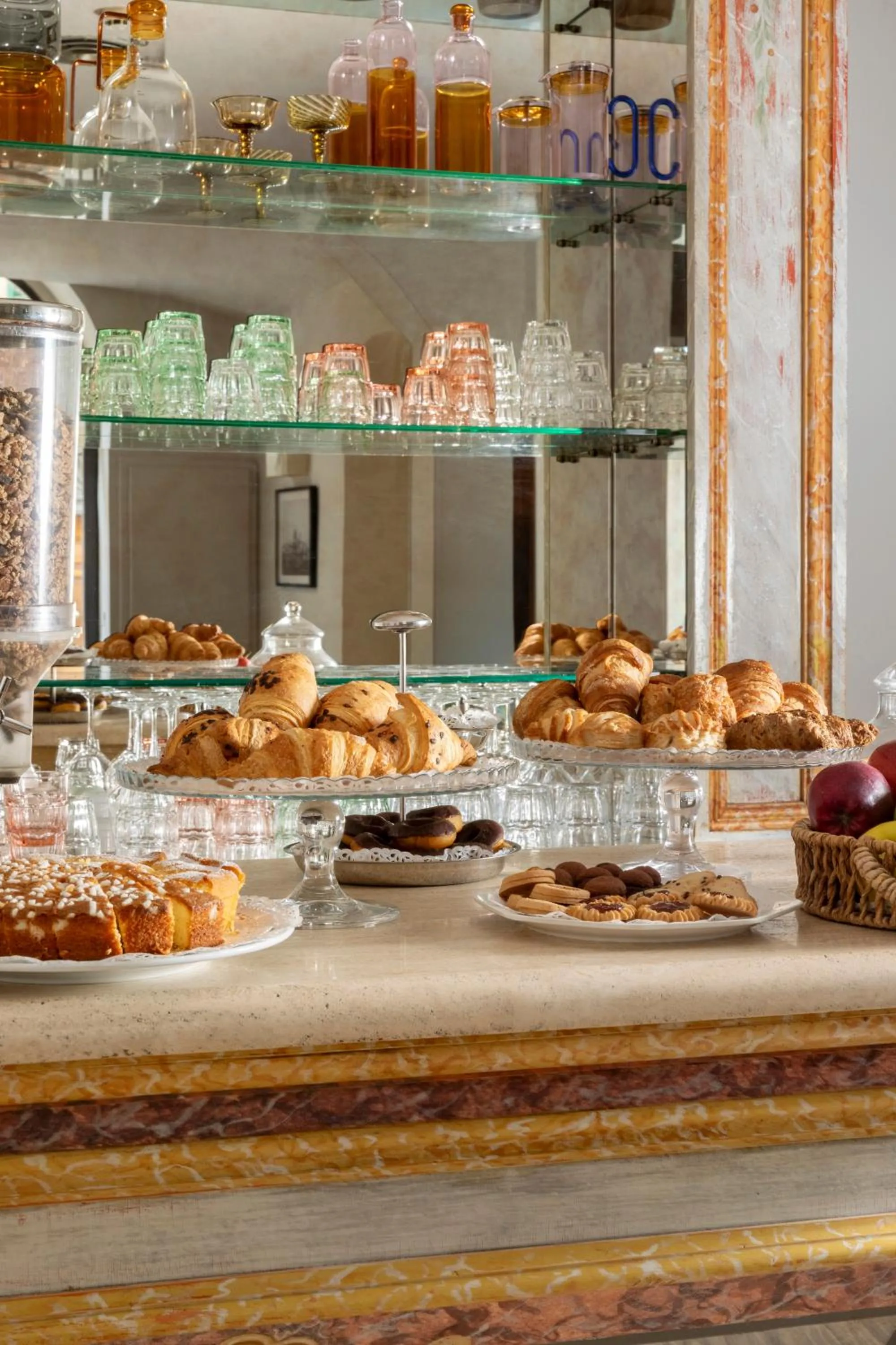 Buffet breakfast in Hotel Galileo