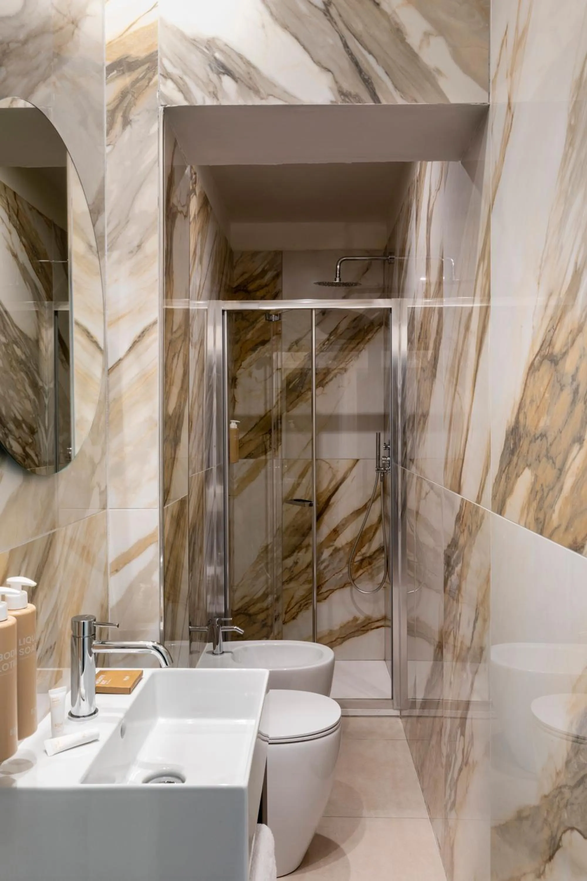 Shower in Hotel Galileo