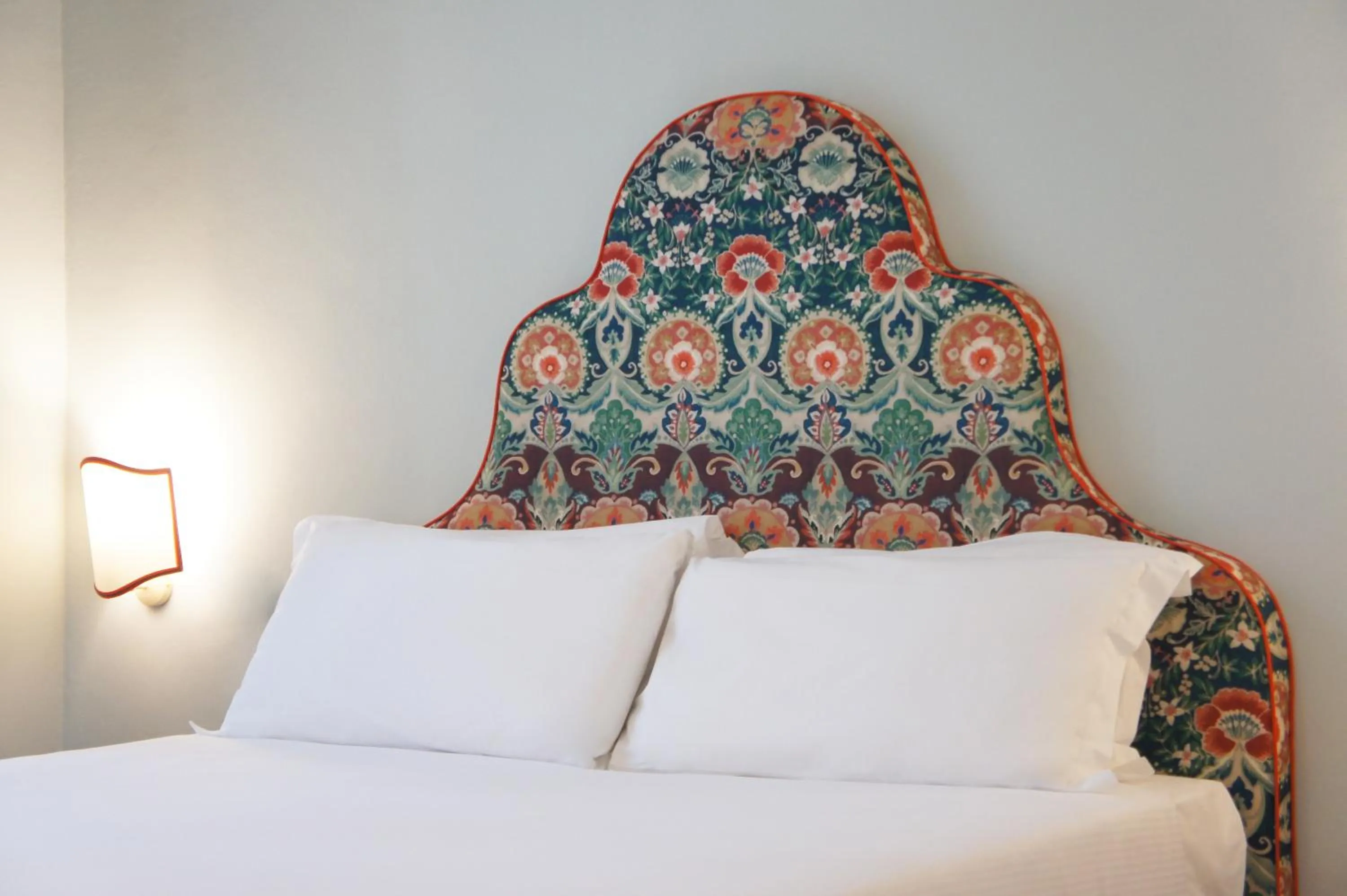 Bed in Hotel Galileo