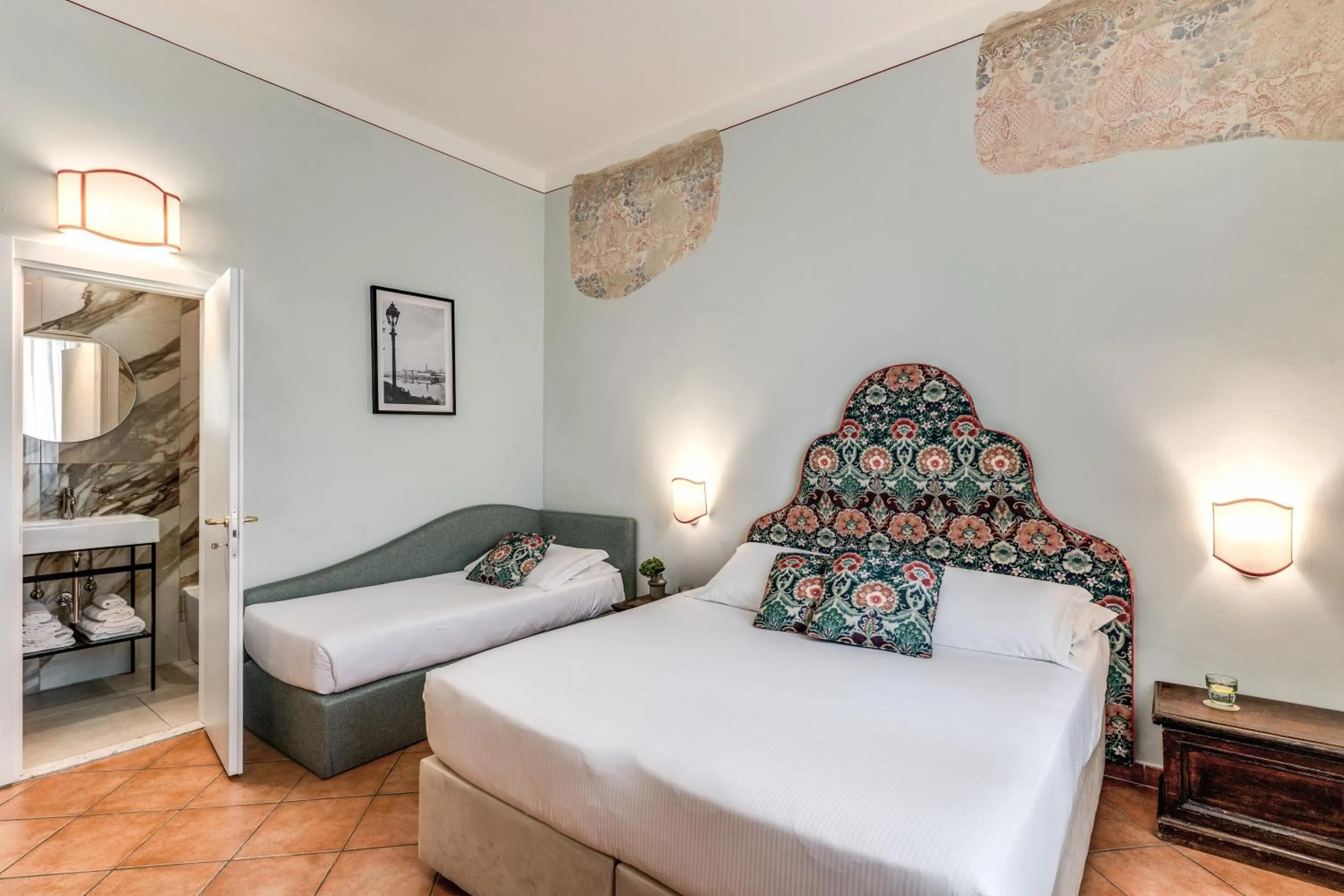 Bed in Hotel Galileo