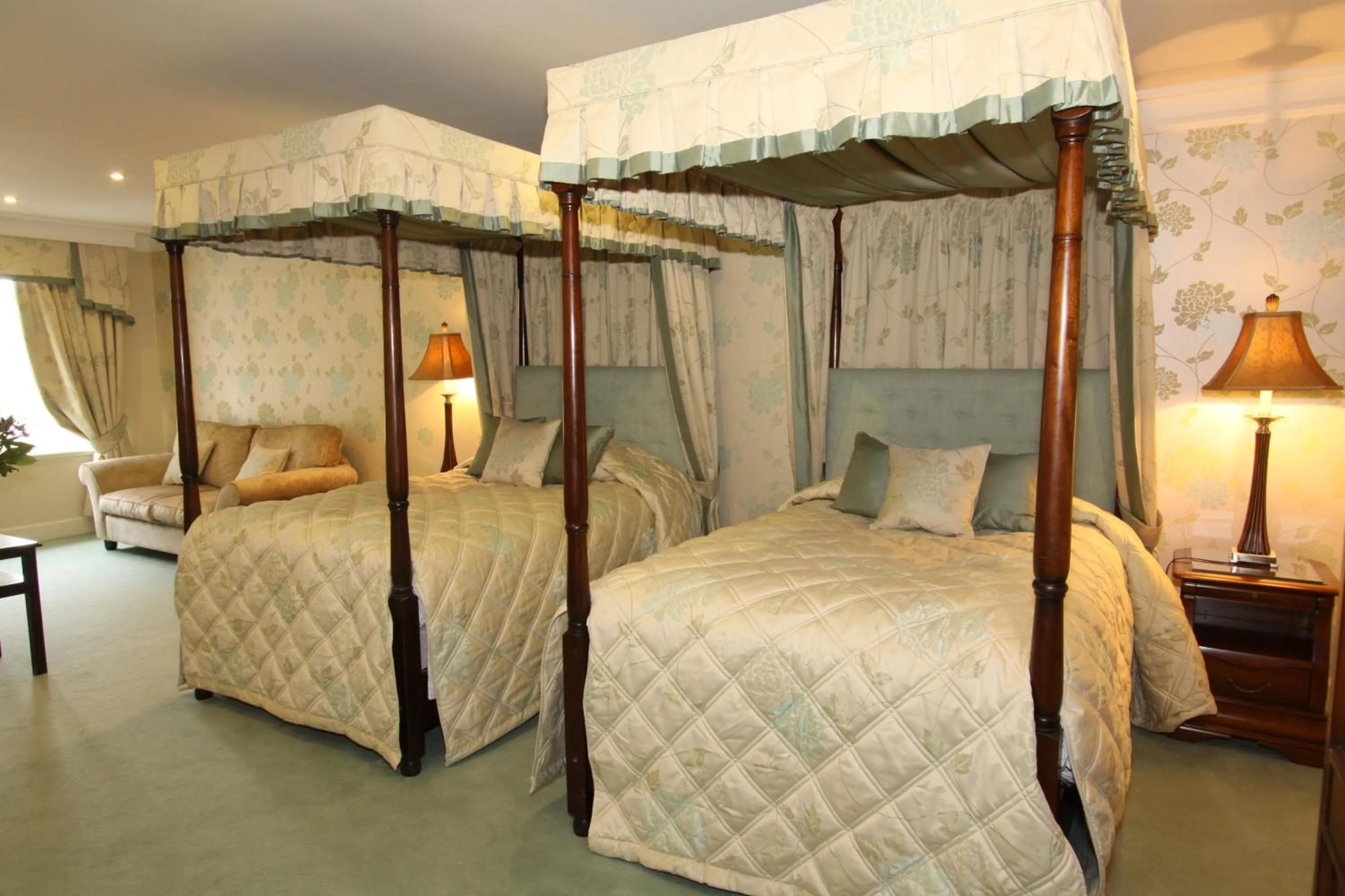 Bed in Mansion House Hotel