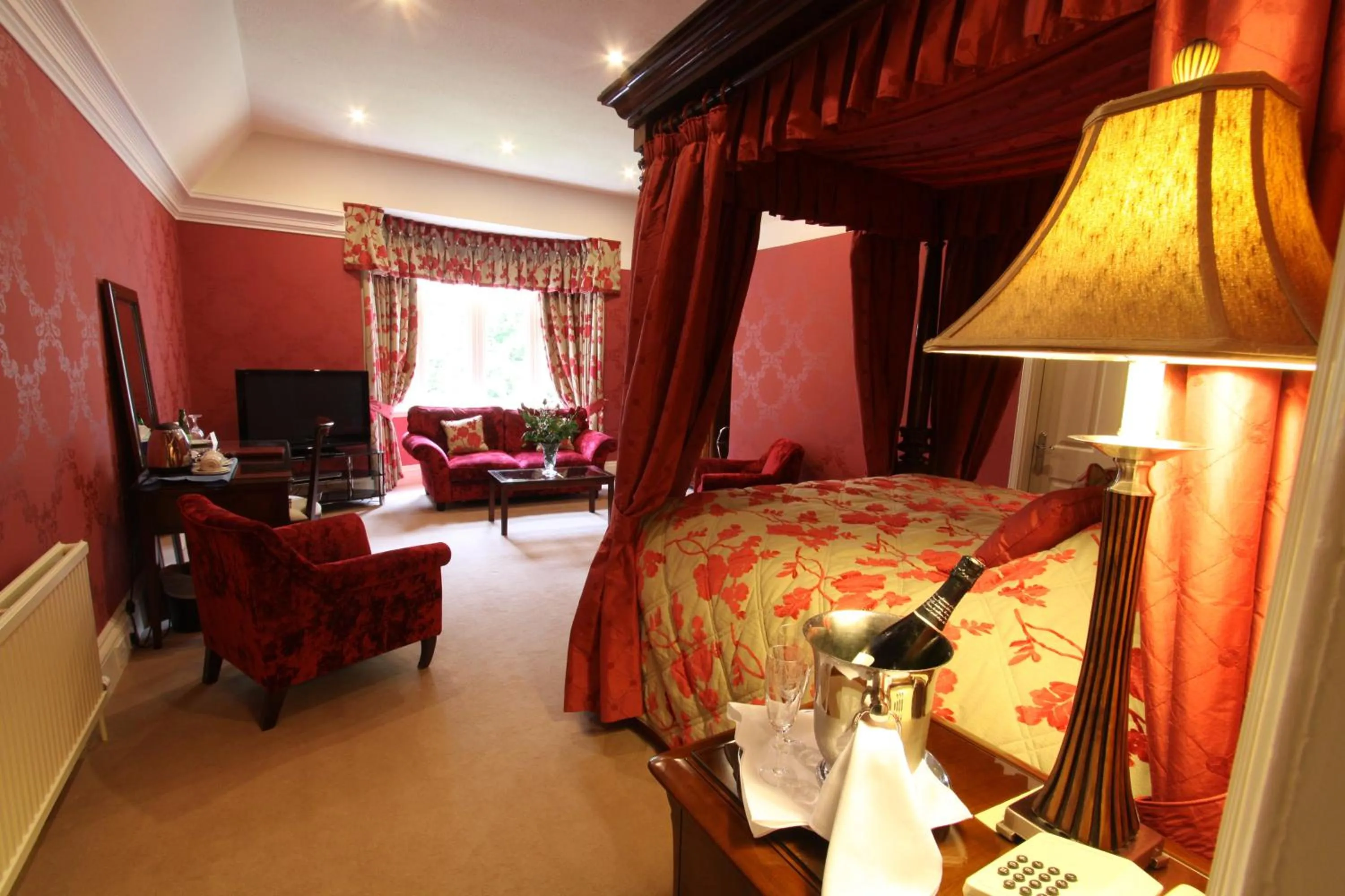 Bed in Mansion House Hotel