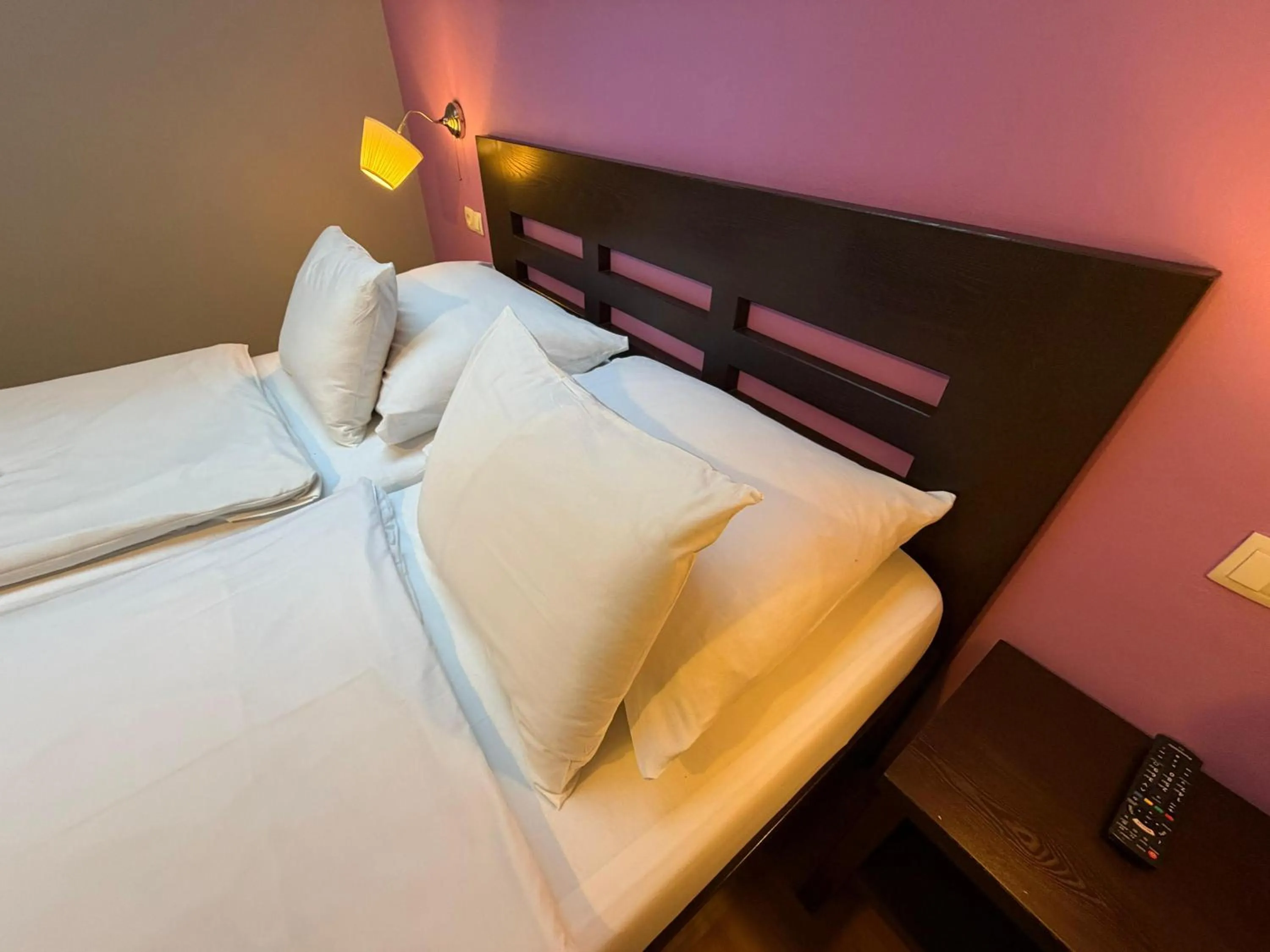 Bedroom, Bed in Central Studios