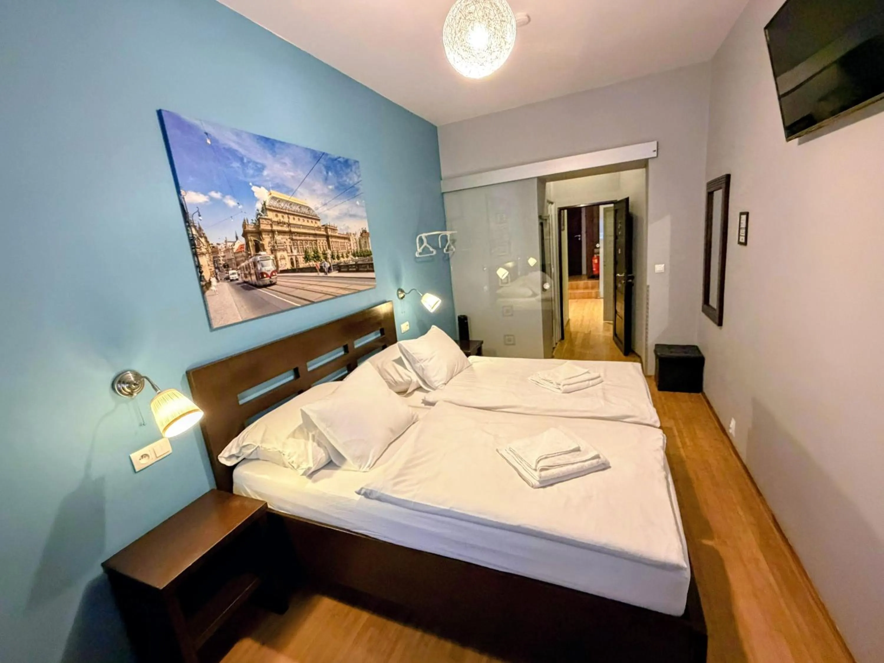 Bedroom, Bed in Central Studios