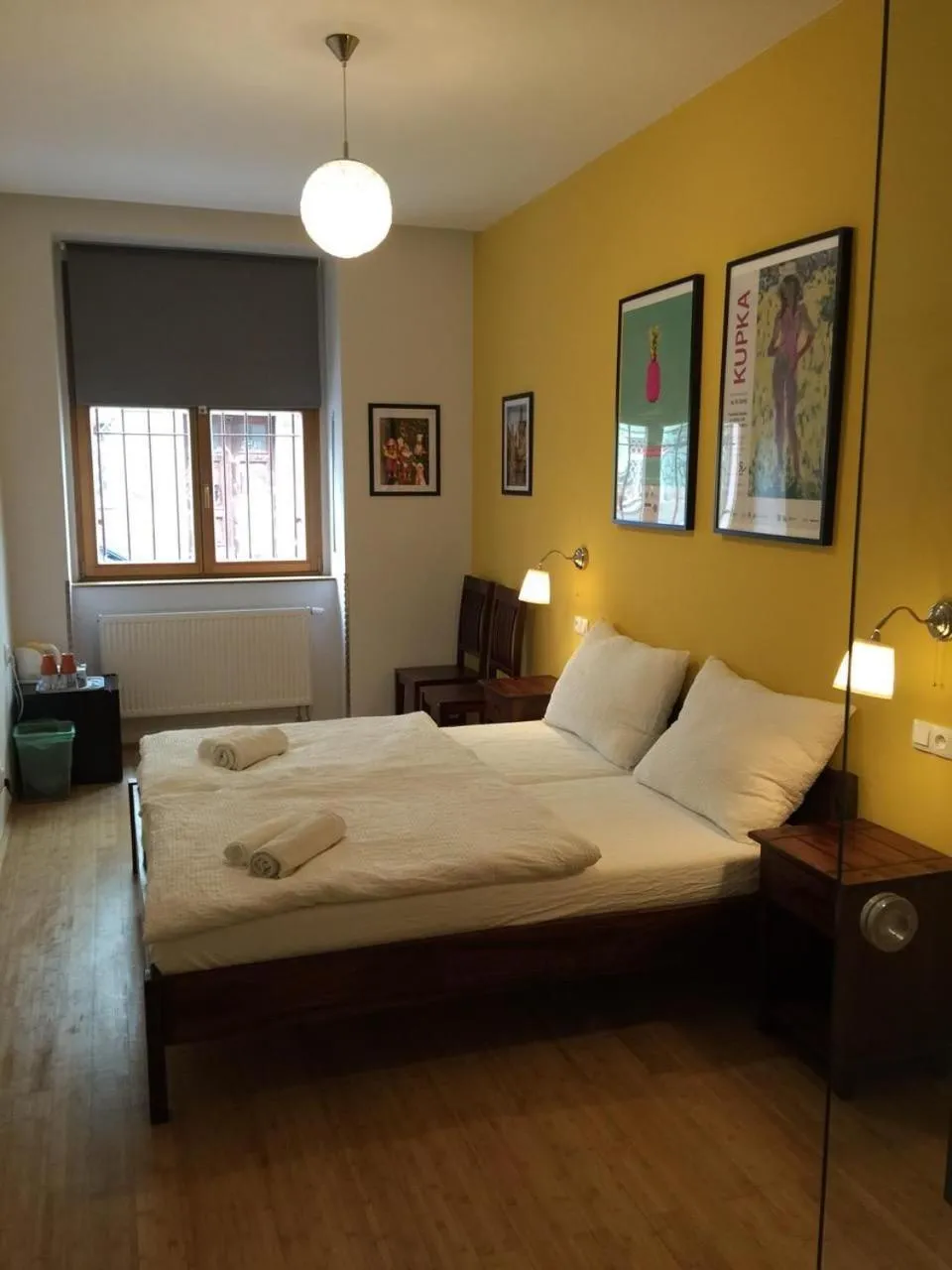 Bedroom, Bed in Central Studios