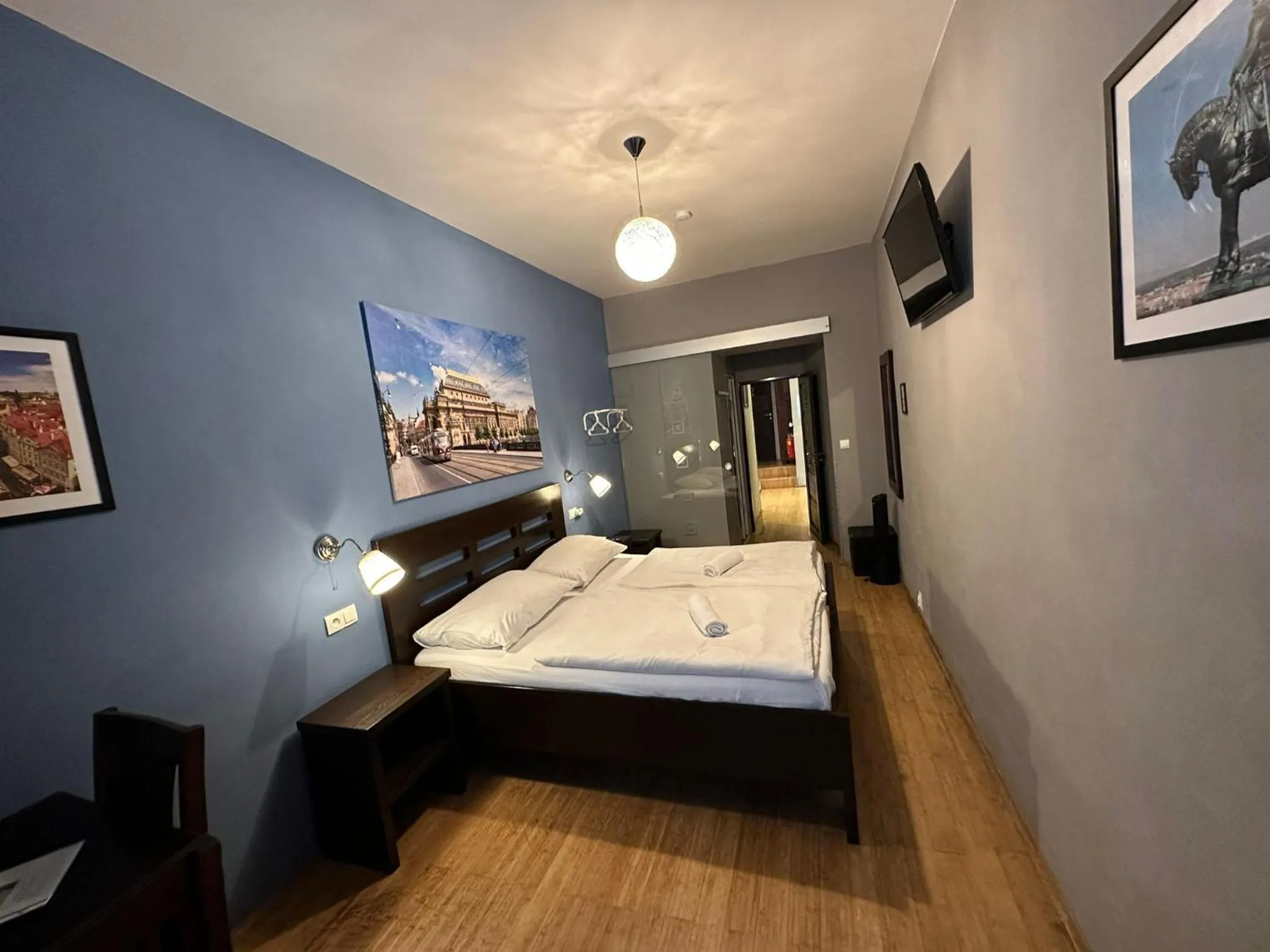 Bedroom, Bed in Central Studios