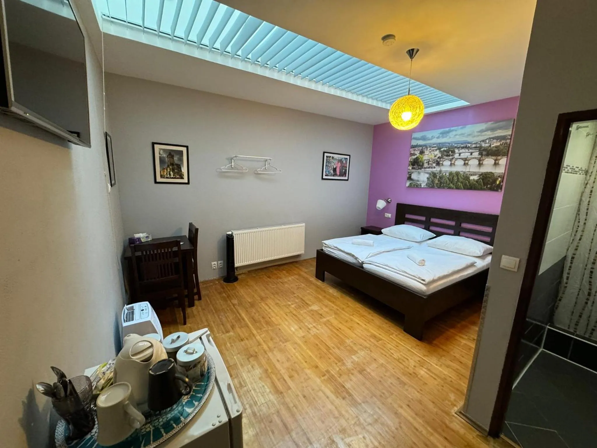 Bedroom, Bed in Central Studios