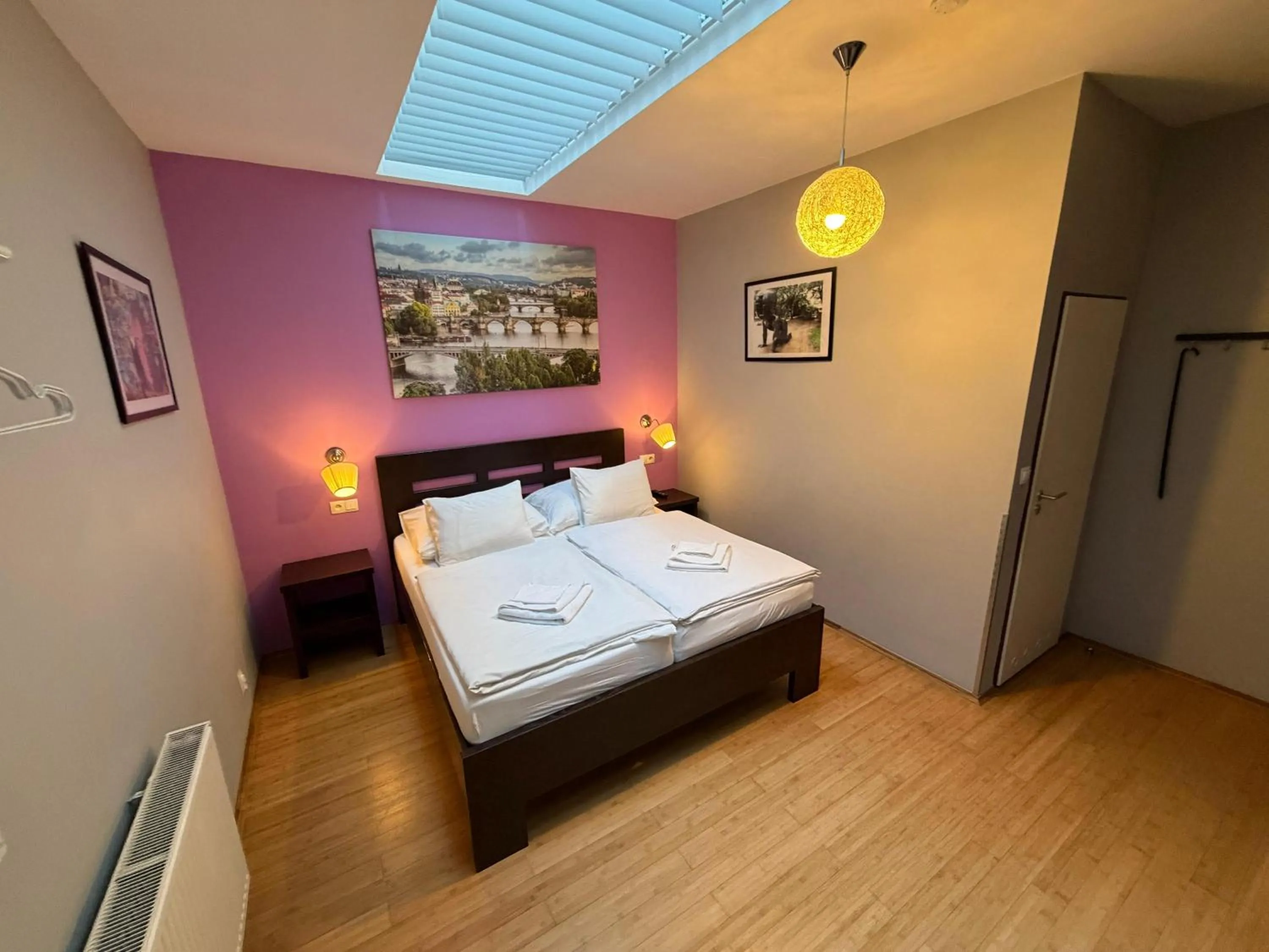 Bedroom, Bed in Central Studios