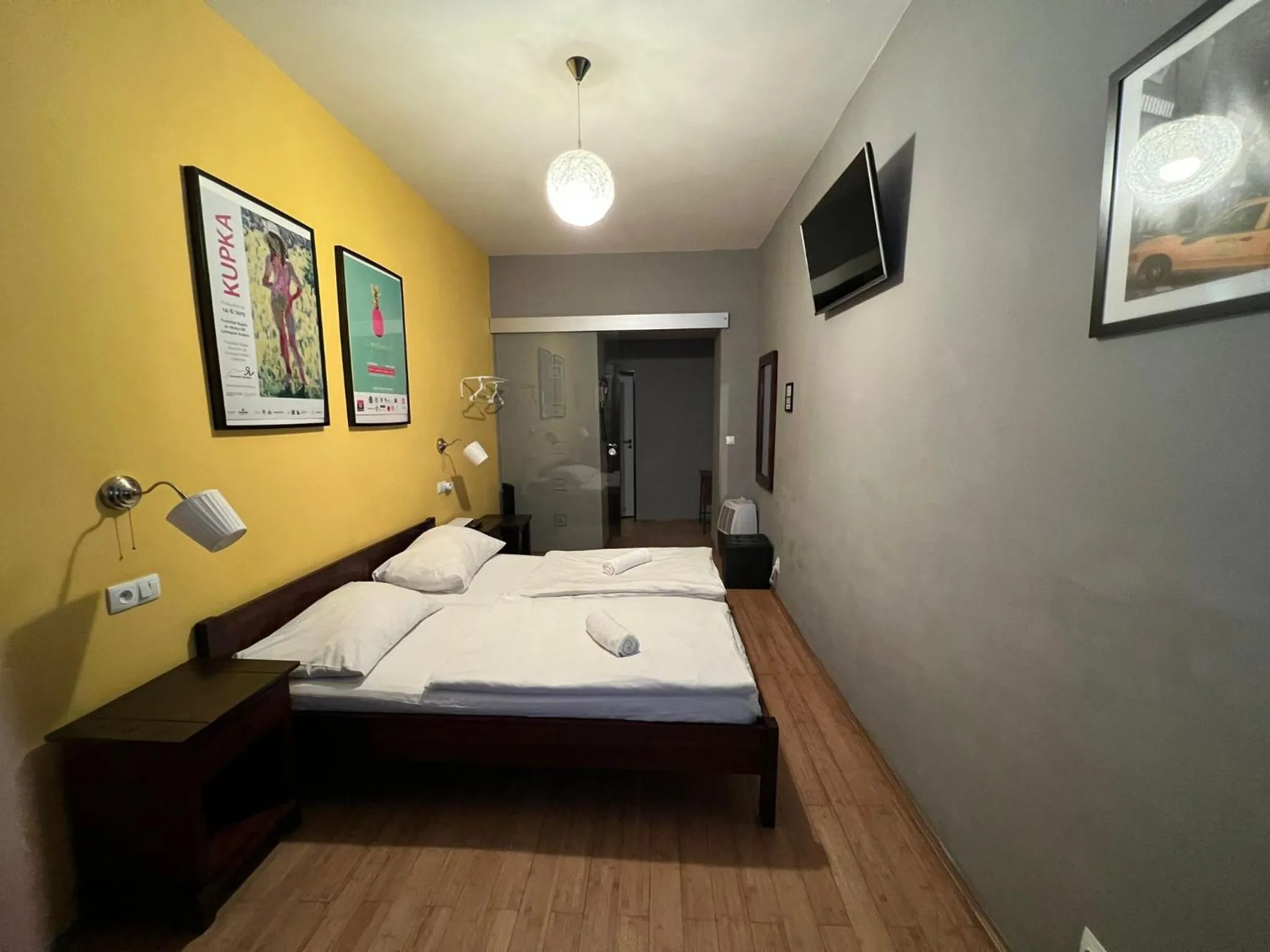 Bedroom, Bed in Central Studios