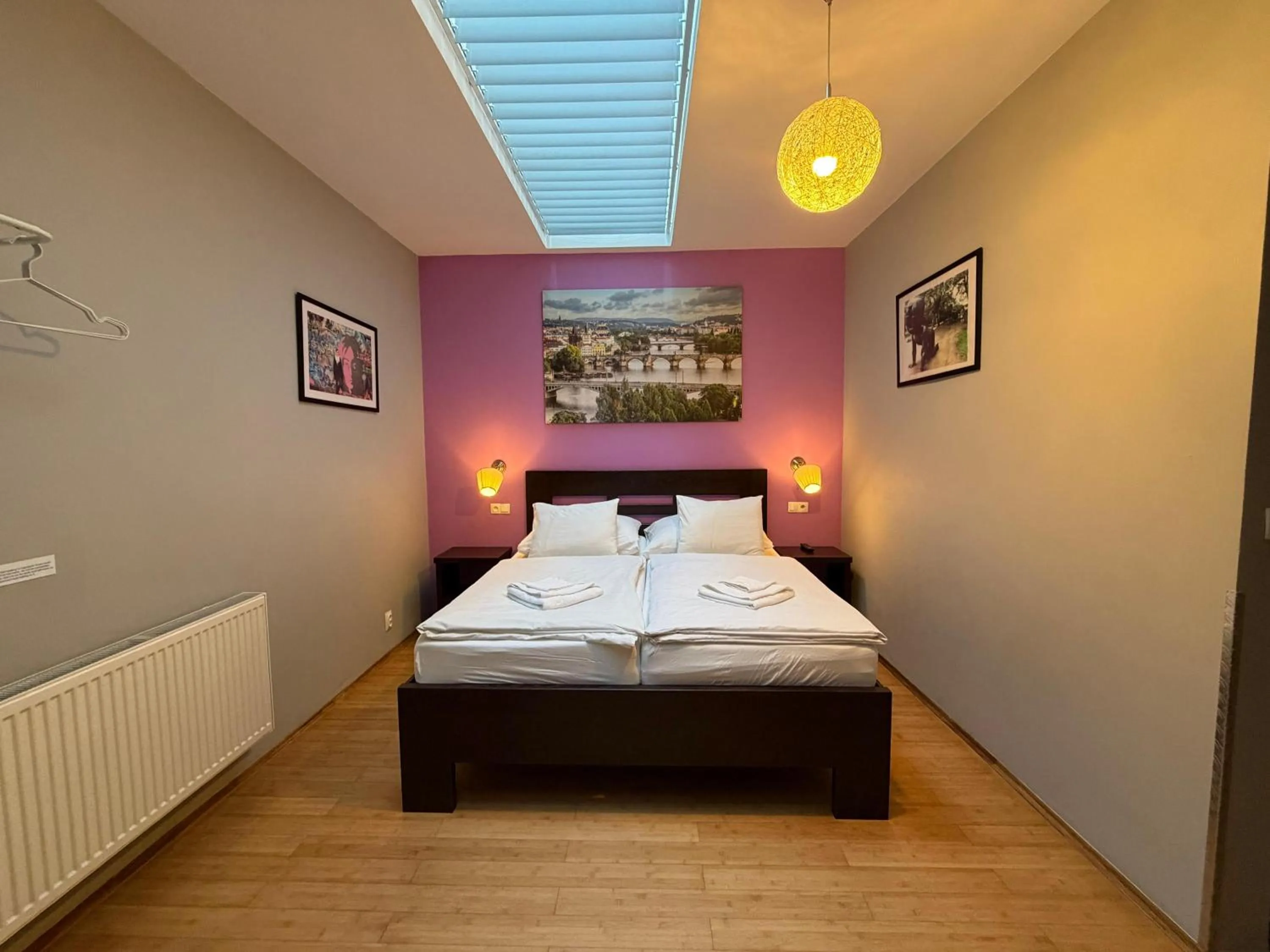 Bedroom, Bed in Central Studios