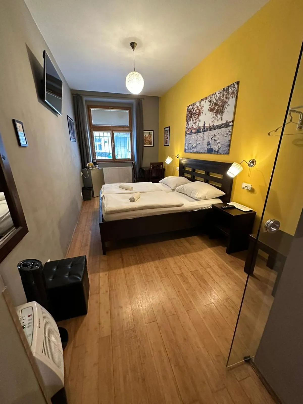 Bedroom, Bed in Central Studios