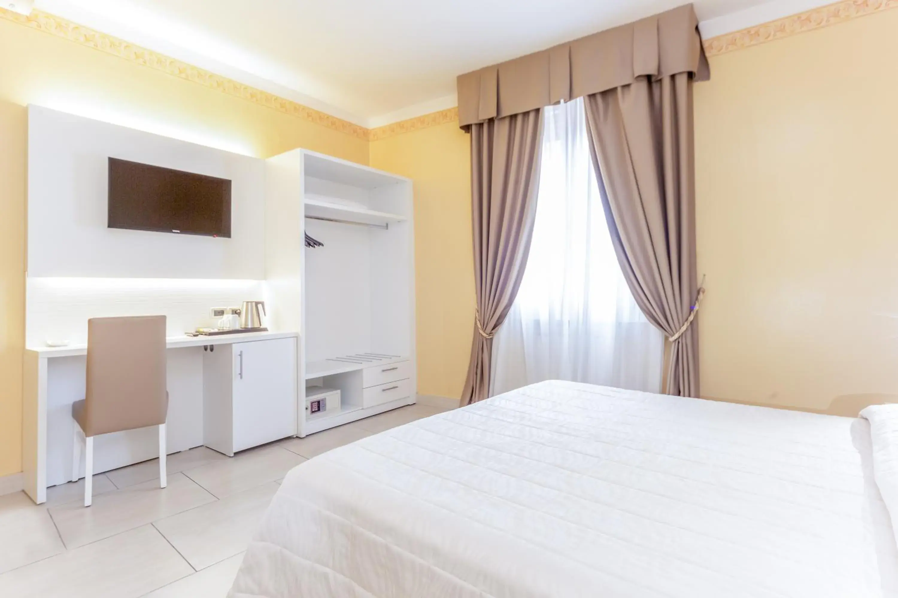 Double Room in Hotel University Double Room in Hotel University