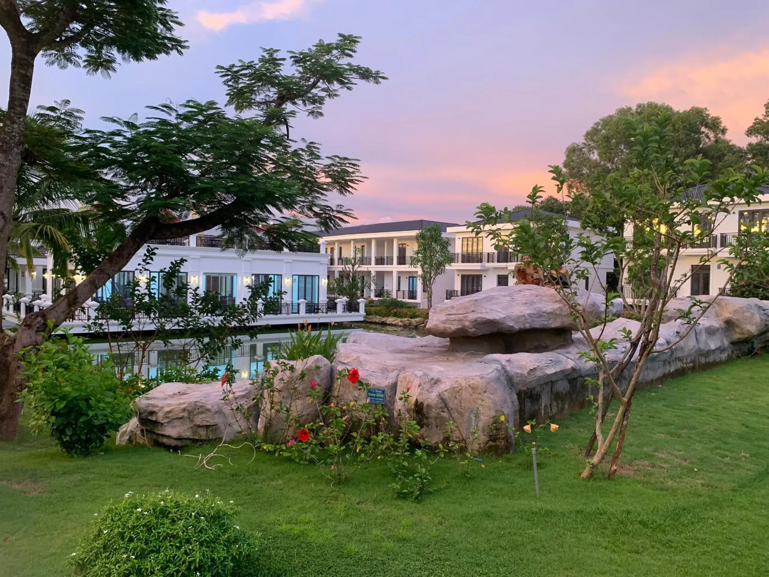 Deluxe Double or Twin Room with Pool View in DAD Resort Phú Quốc Deluxe Double or Twin Room with Pool View in DAD Resort Phú Quốc