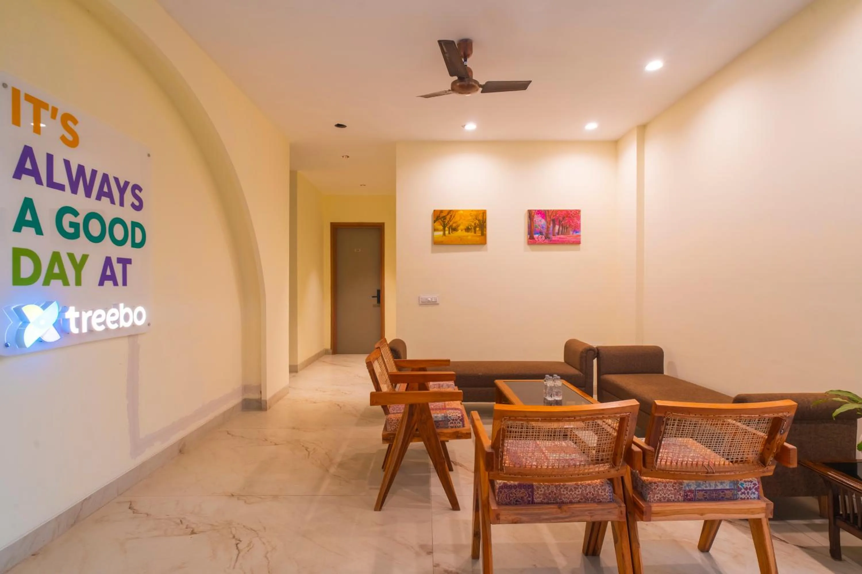 Seating area in Treebo The Mountain Deer Valley Near PGI