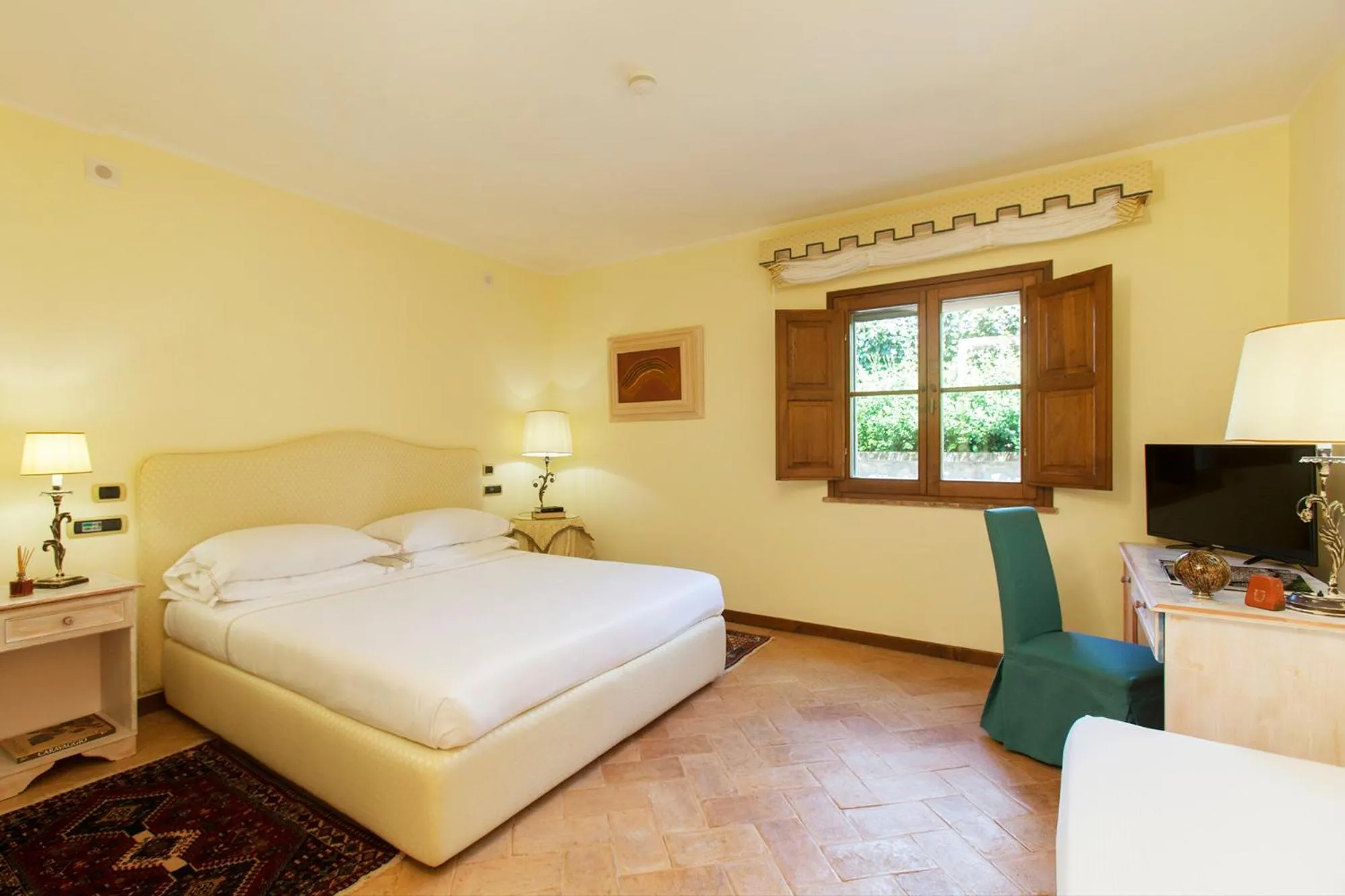 View (from property/room), Bed in Sovana Hotel & Resort