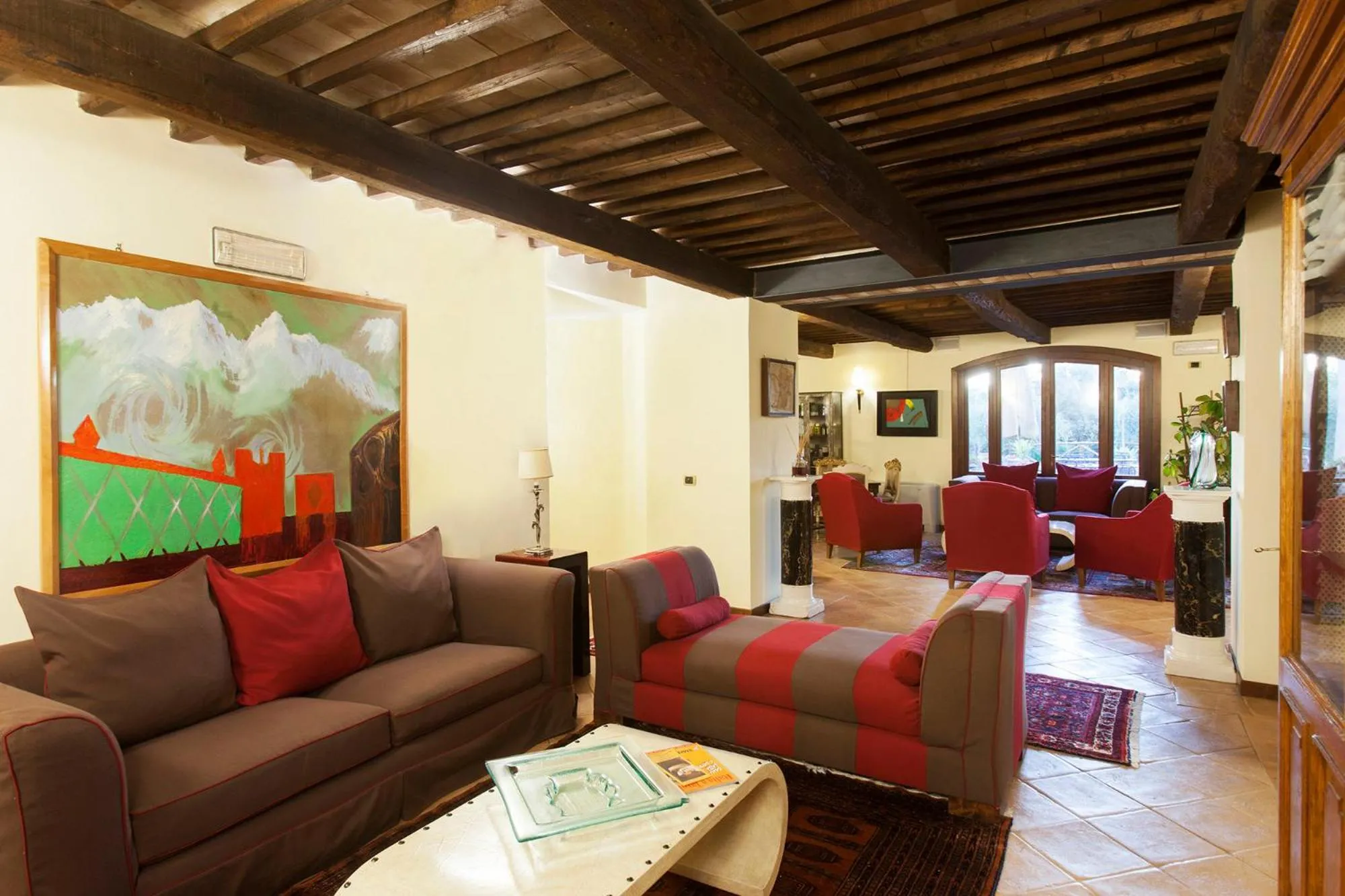 Communal lounge/ TV room in Sovana Hotel & Resort