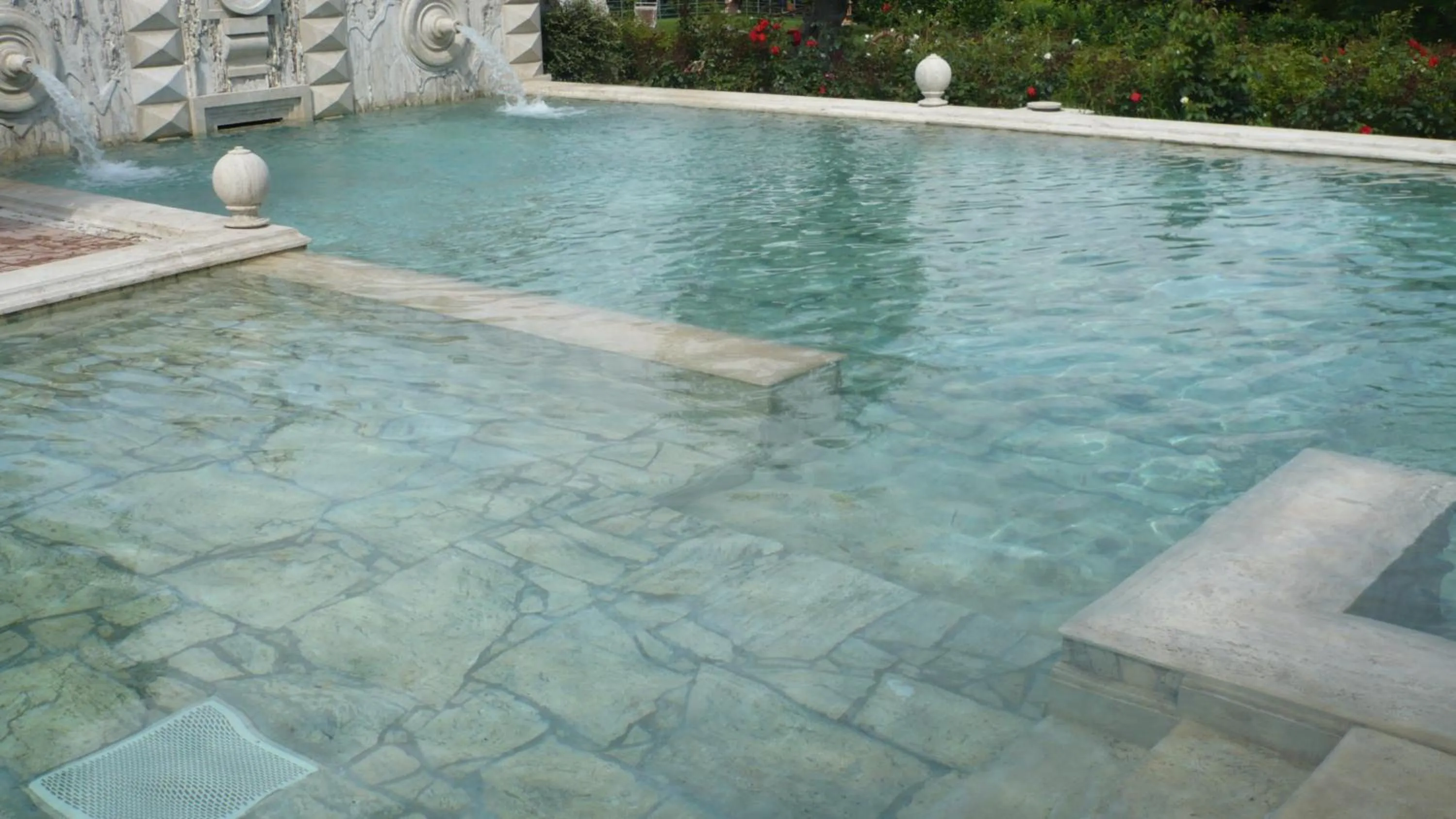 Swimming pool in Sovana Hotel & Resort