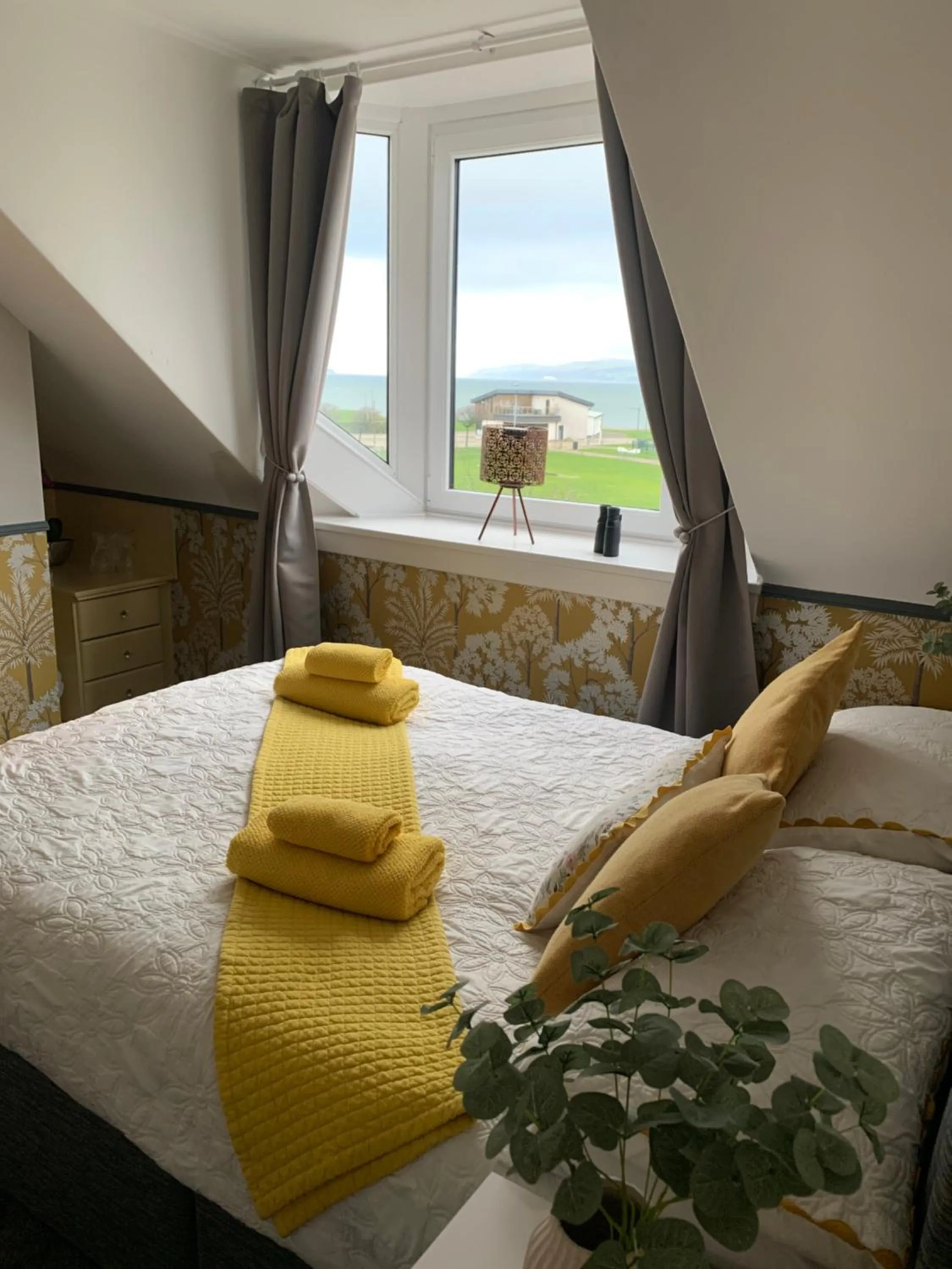 Bed in Neptunes Rest Guest Hotel