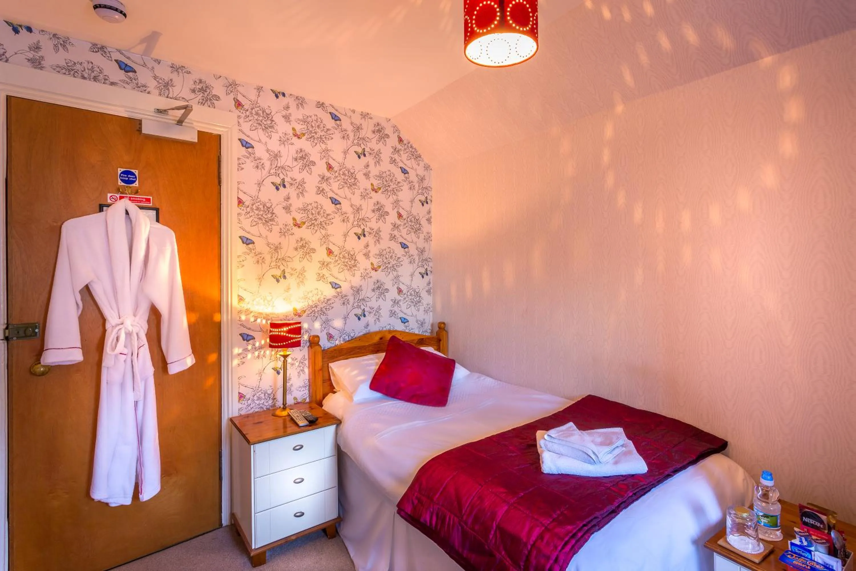 Bed in Neptunes Rest Guest Hotel