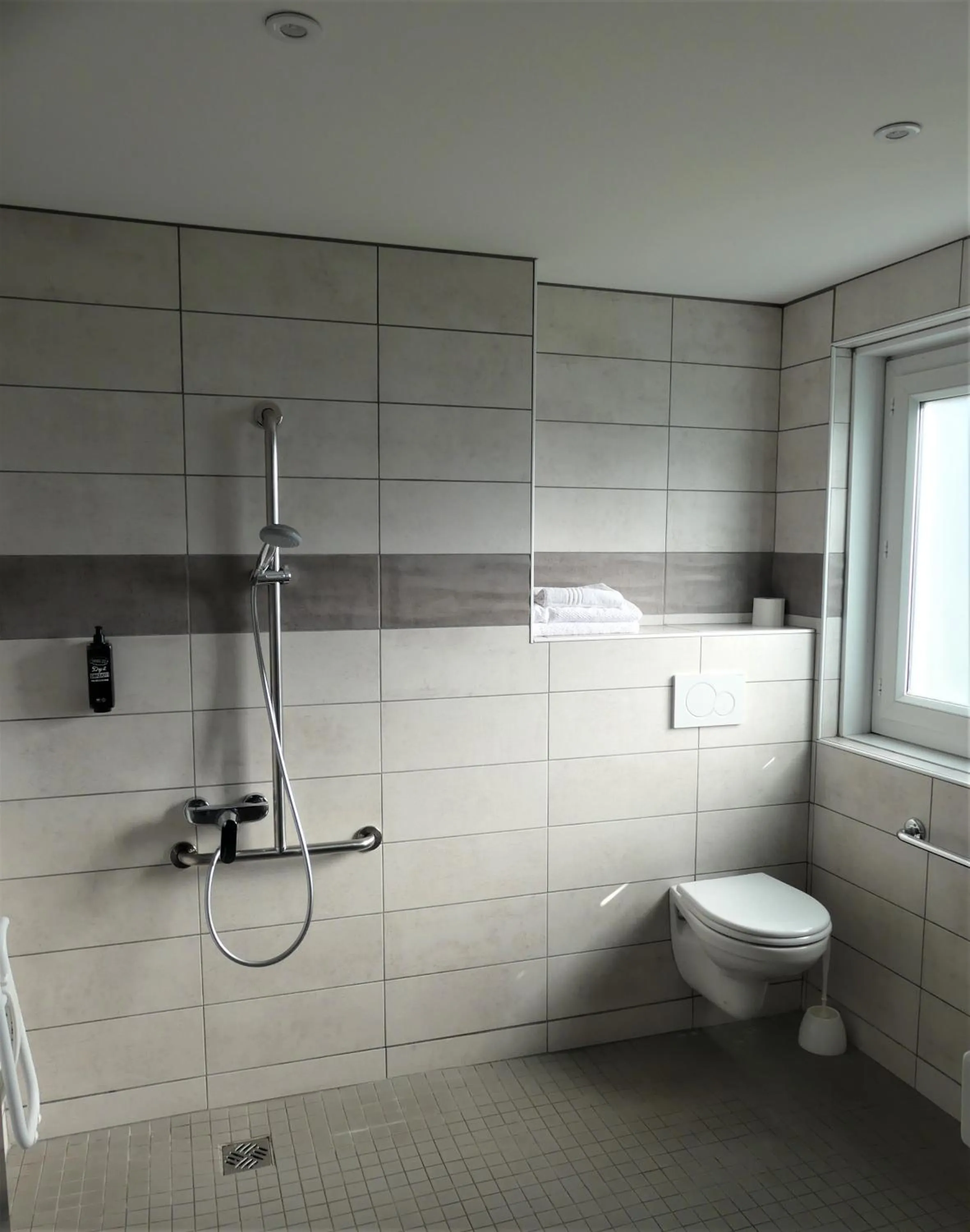 Bathroom in Ibis budget Brest Sud Plougastel - Hôtel rénové