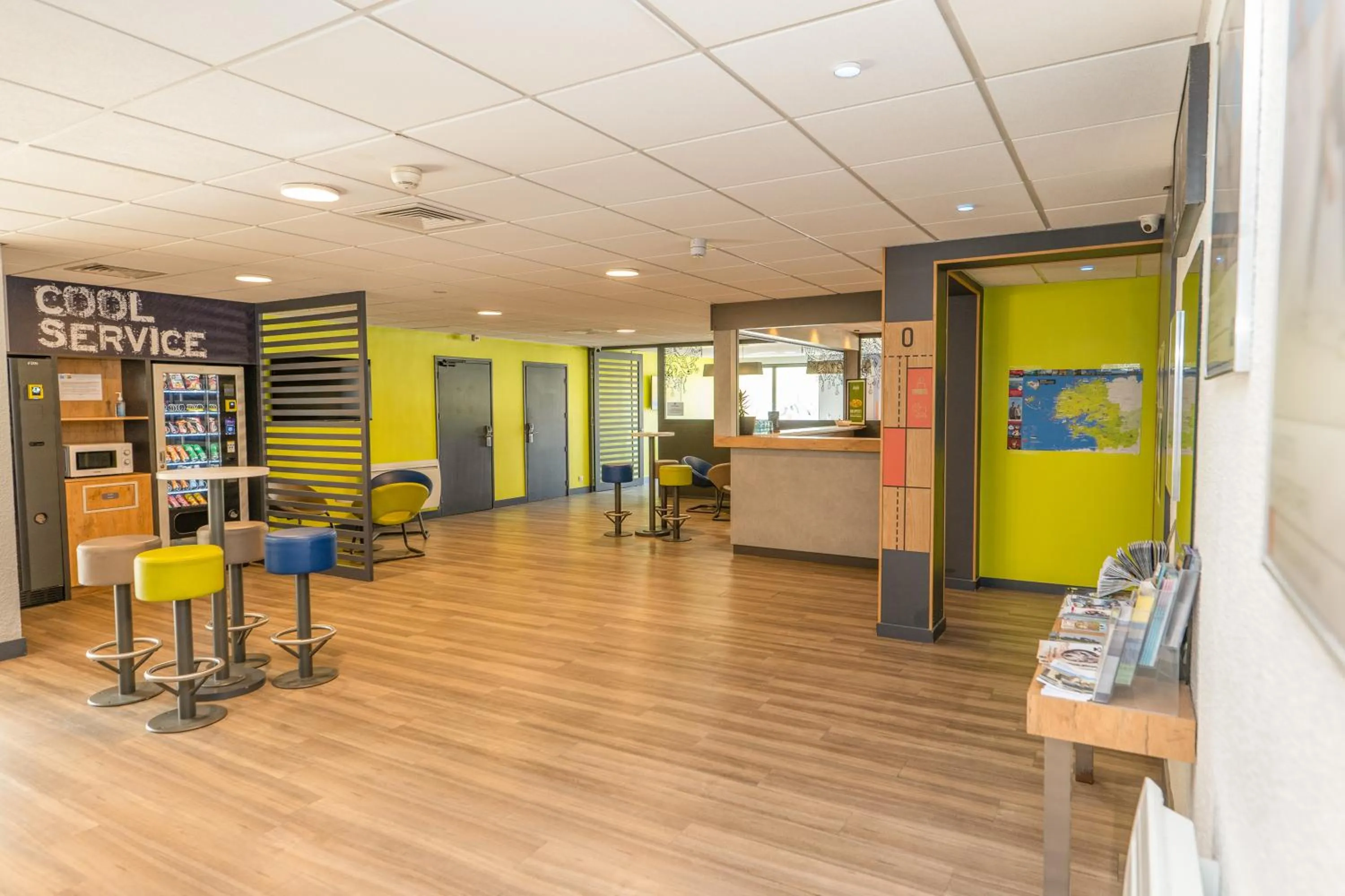 Living room in Ibis budget Brest Sud Plougastel - Hôtel rénové