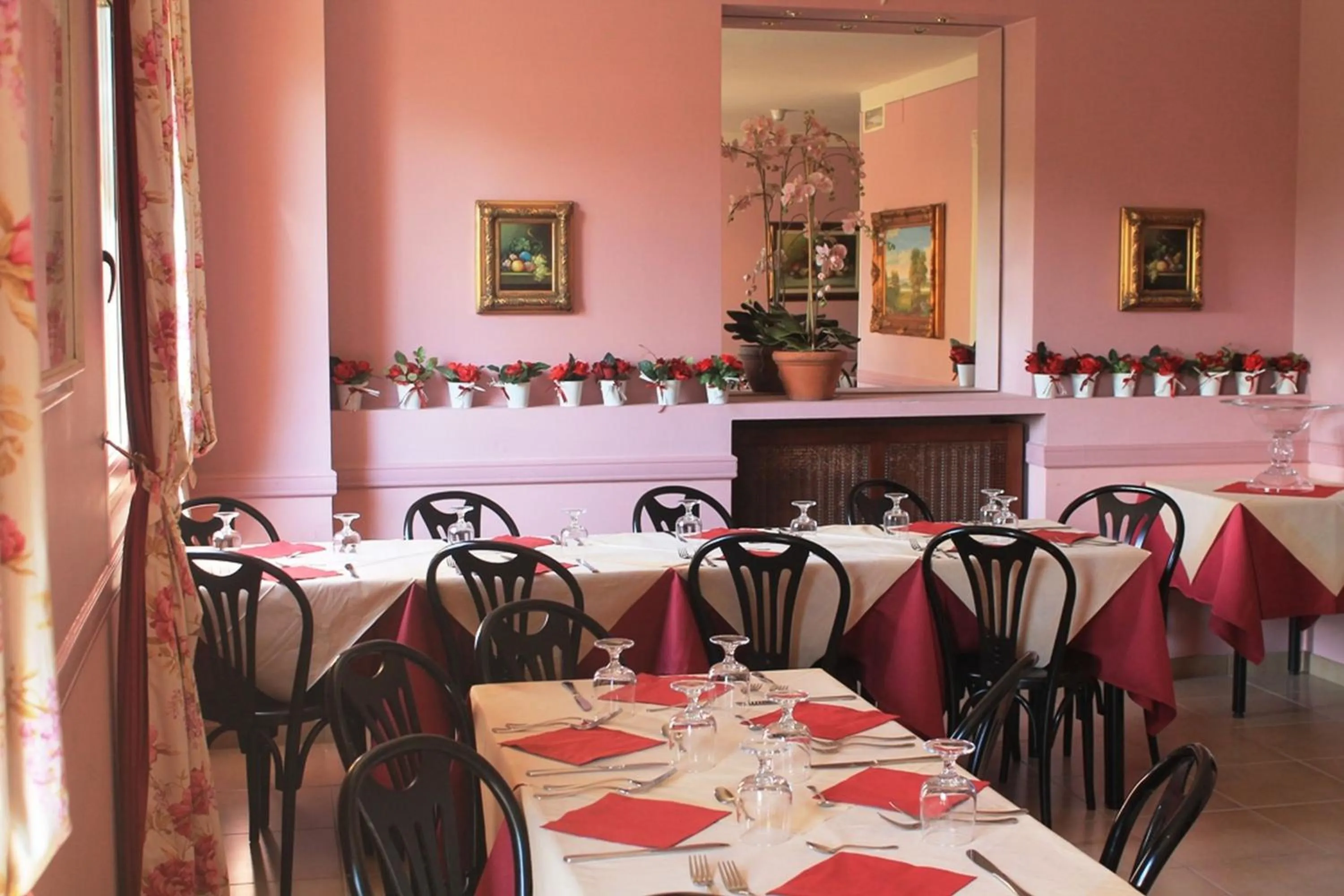 Restaurant/places to eat in Hotel Monna Lisa