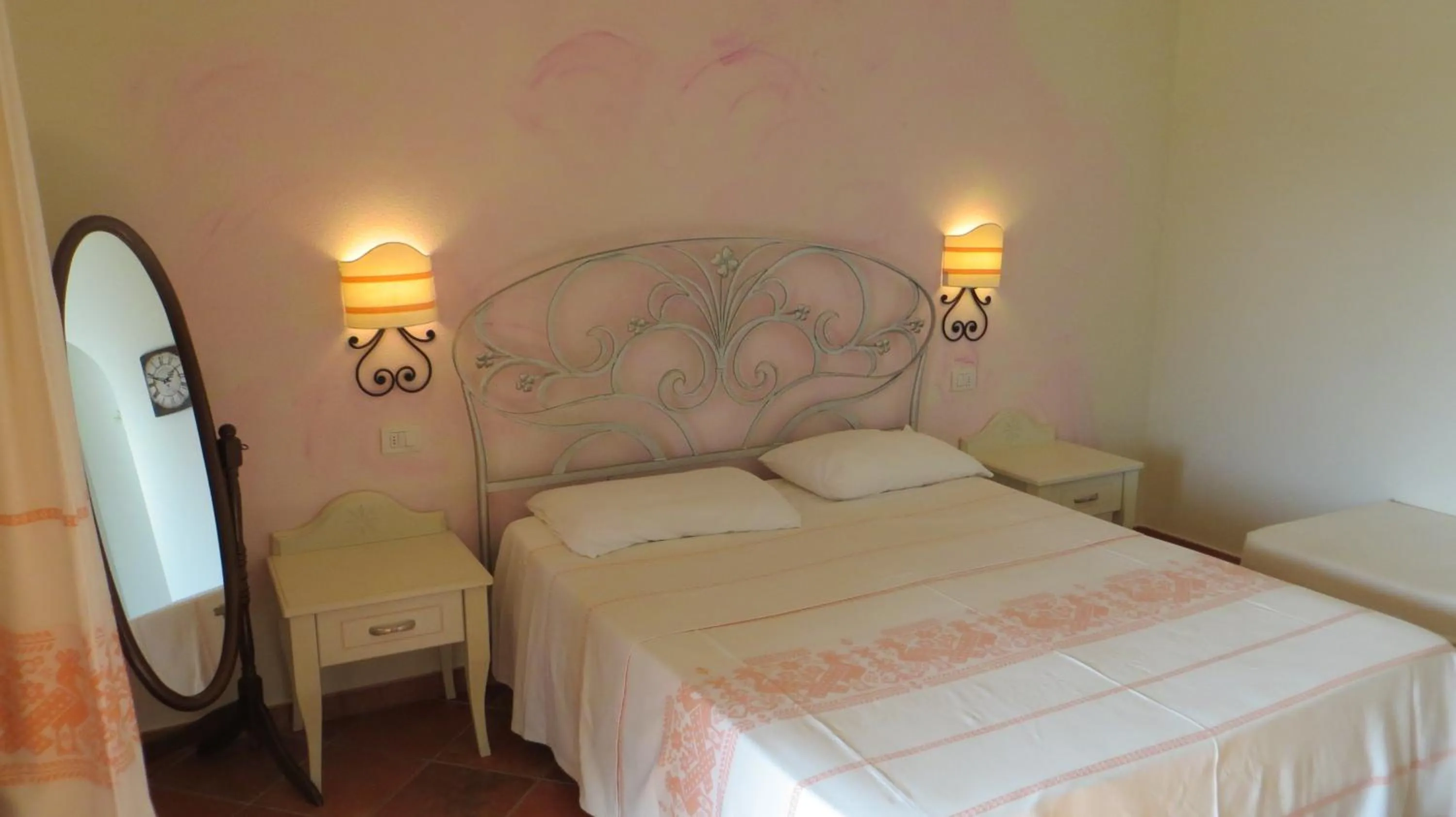 Decorative detail, Bed in Il Viandante