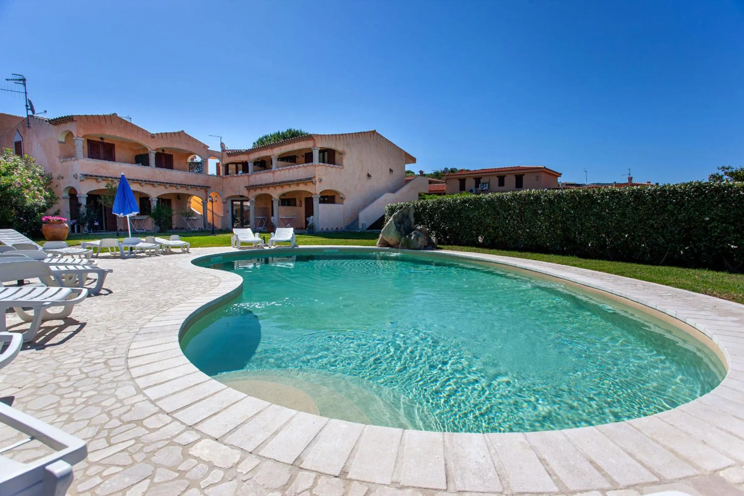 Pool view in Il Viandante