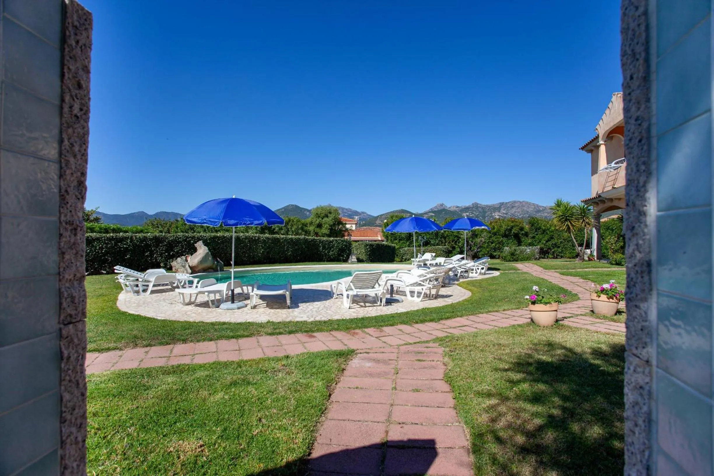 Pool view in Il Viandante