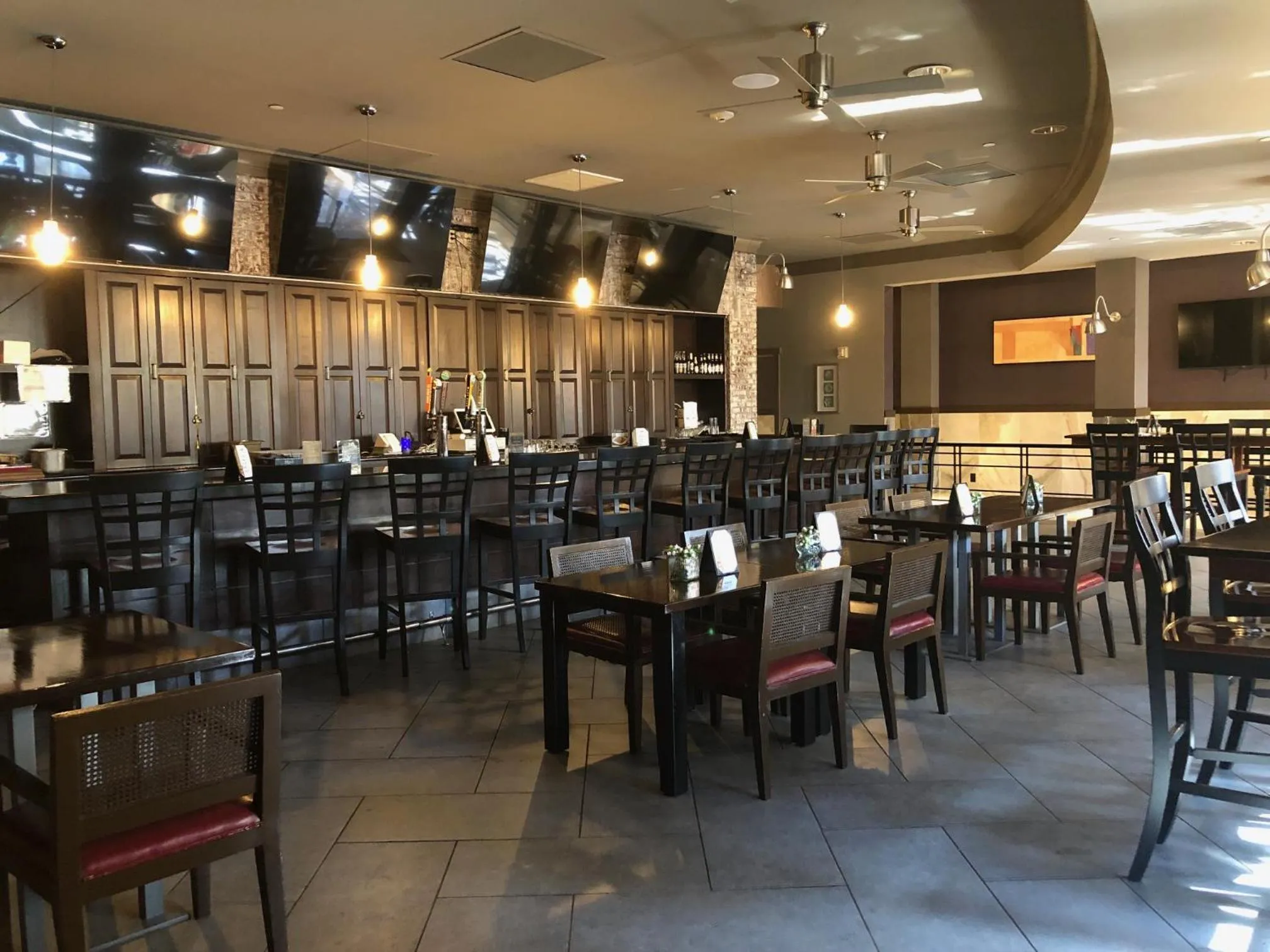 Restaurant/places to eat in Grand Resort Hotel - Mt Laurel - Philadelphia