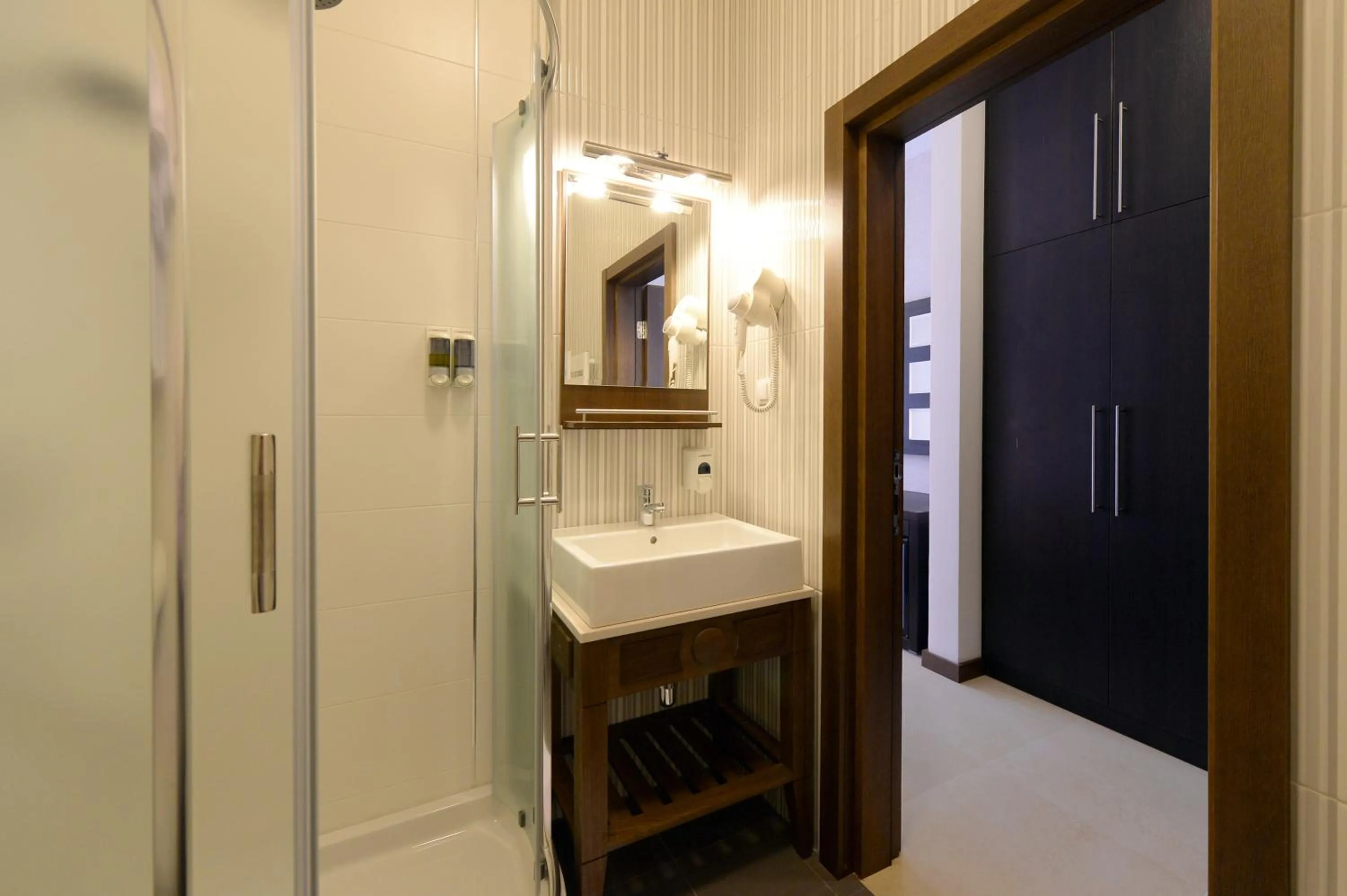 Shower in Hotel Majdan